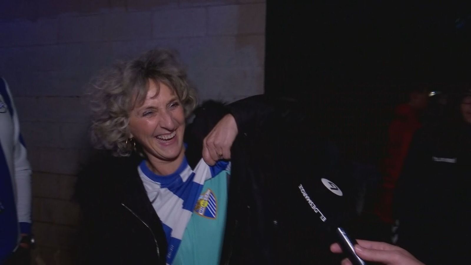  Aficionada con la camiseta del Málaga bajo la de la Real Sociedad.