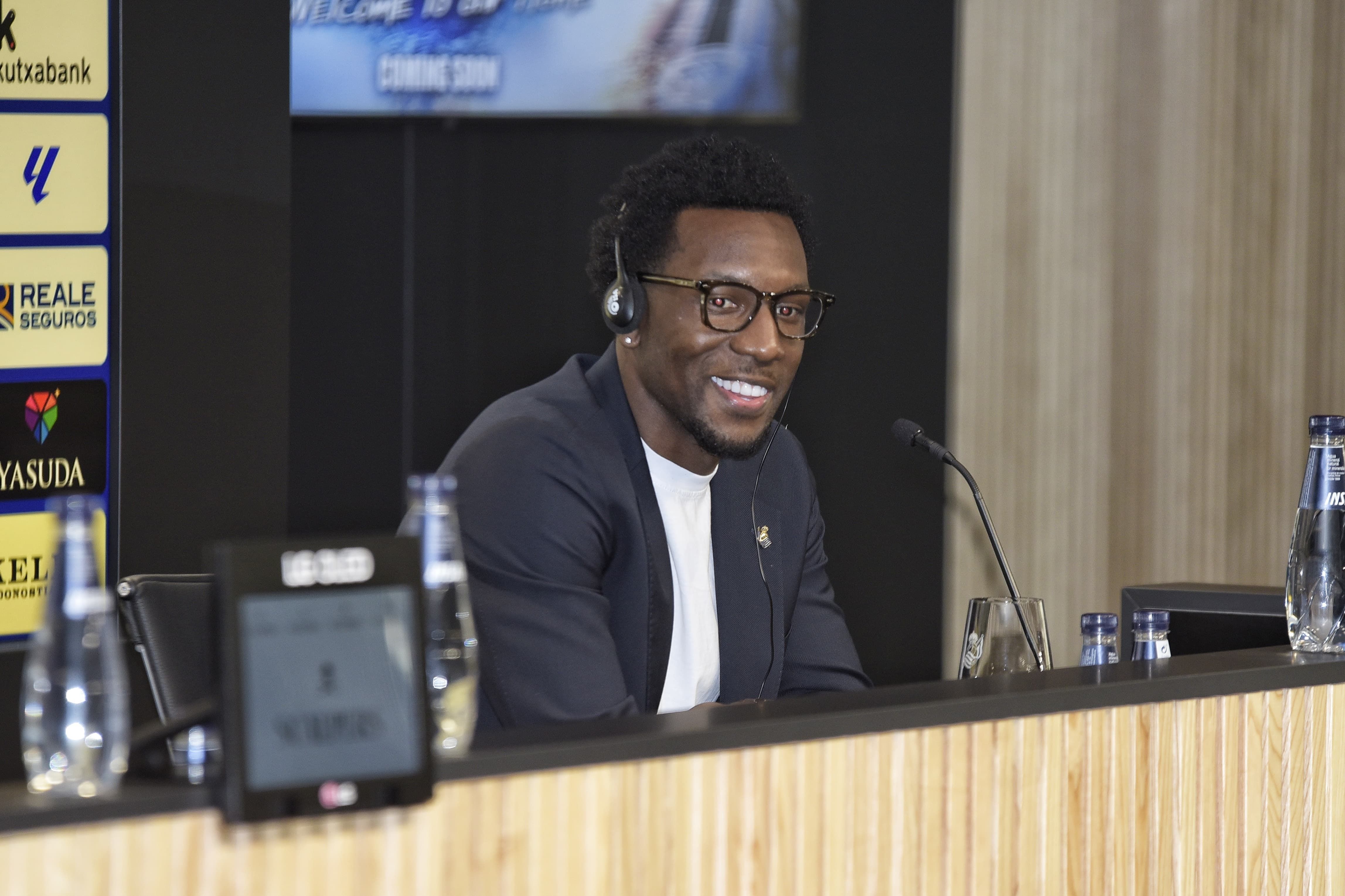  Sheraldo Becker, en su presentación.