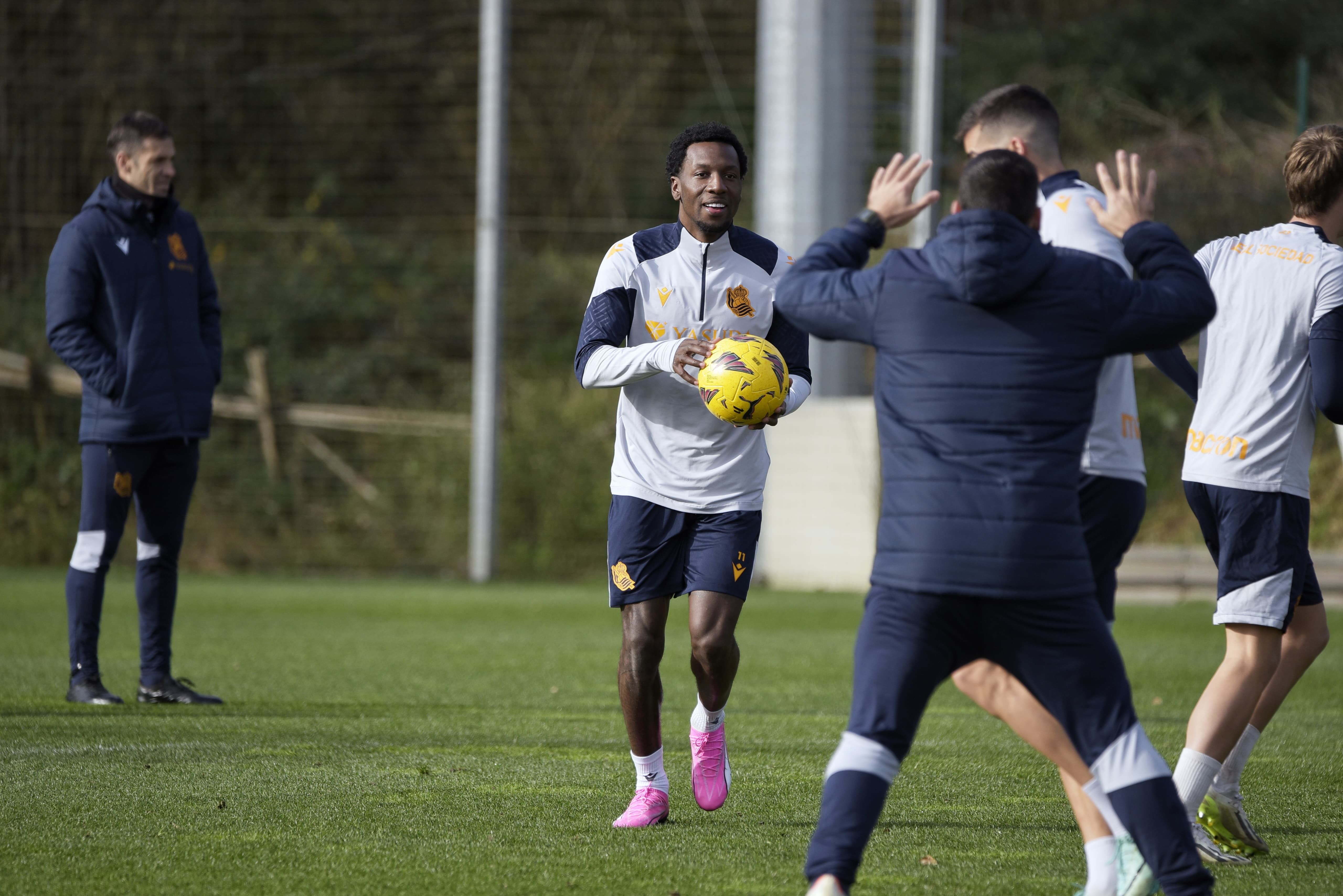  Sheraldo Becker, novedad en la convocatoria de la Real Sociedad.