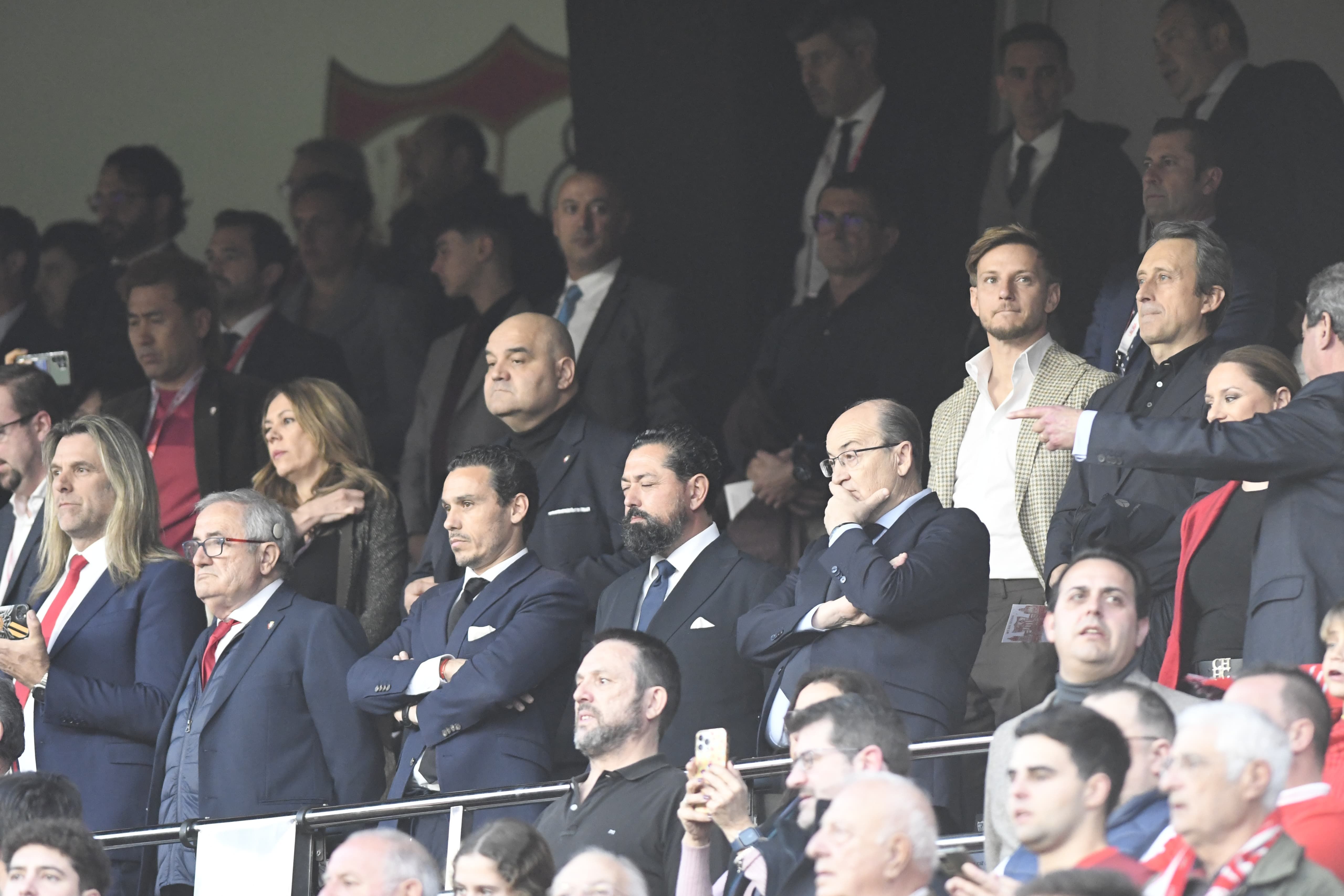 Del Nido Carrasco, en el palco durante el partido ante Osasuna.