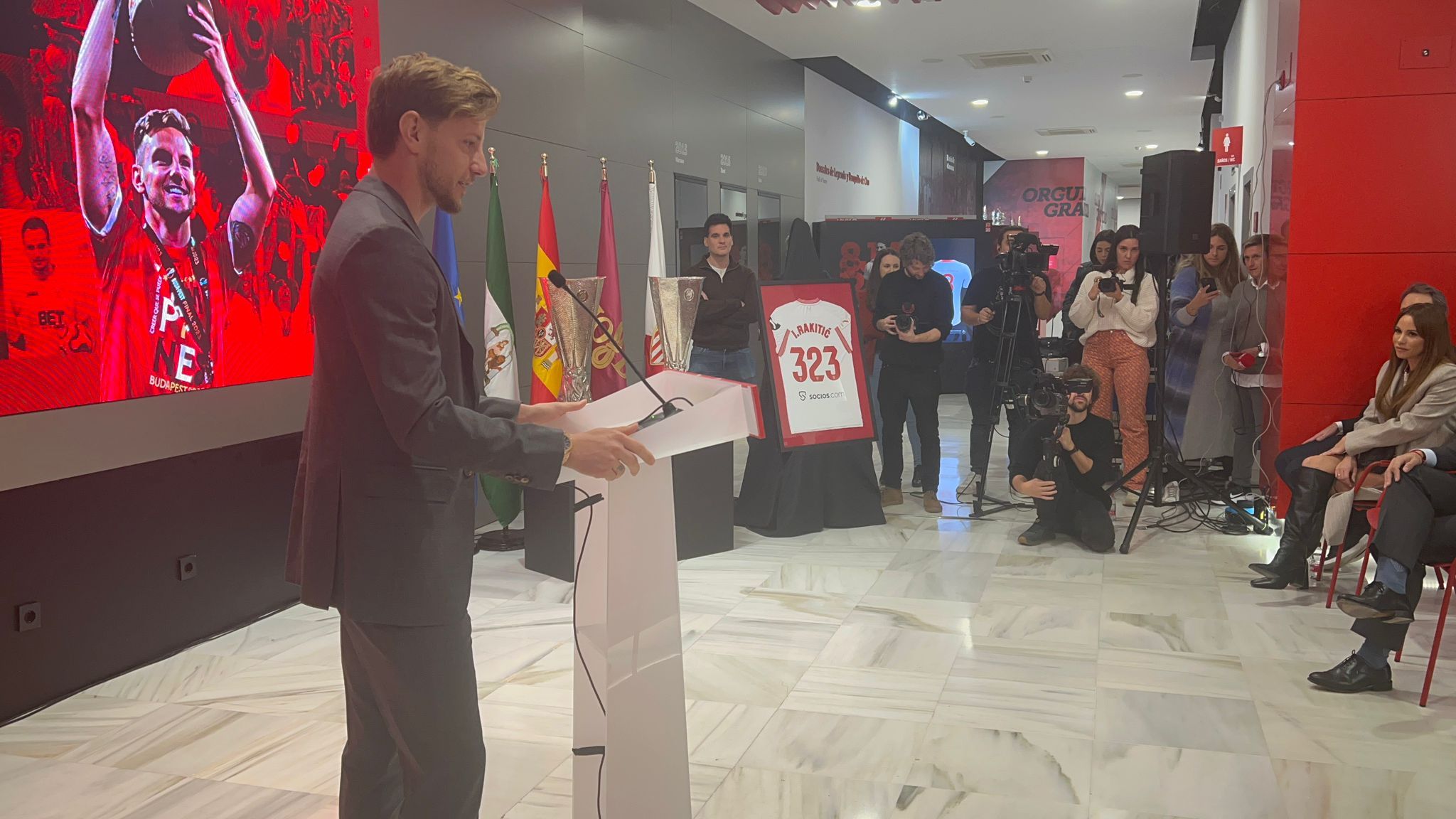 Rakitic, en su despedida del Sevilla.