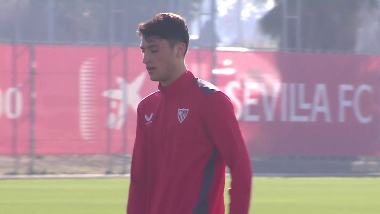  Alejo Véliz, en su primer día en el Sevilla.