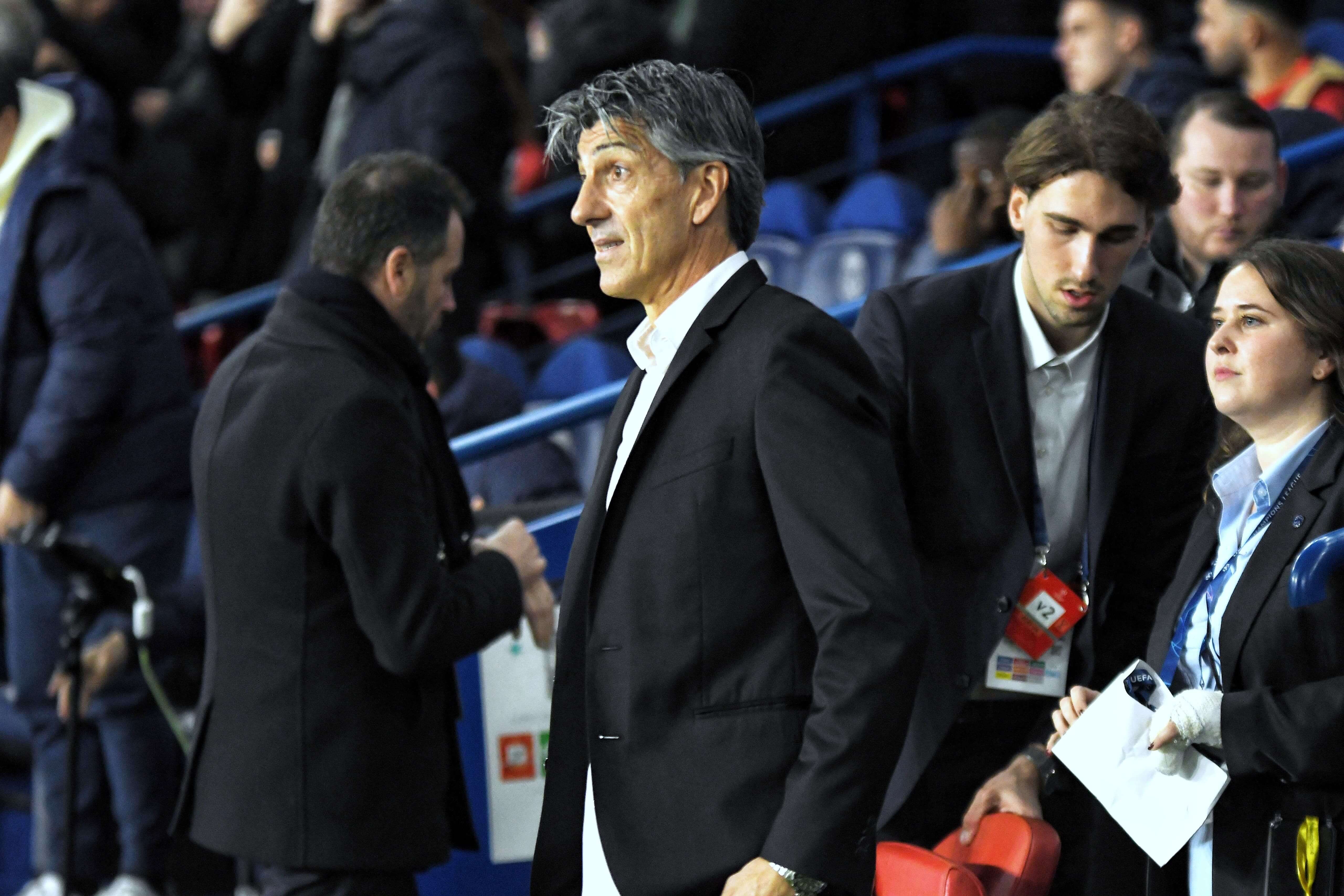  Imanol, en el Parque de los Príncipes durante el PSG - Real Sociedad.