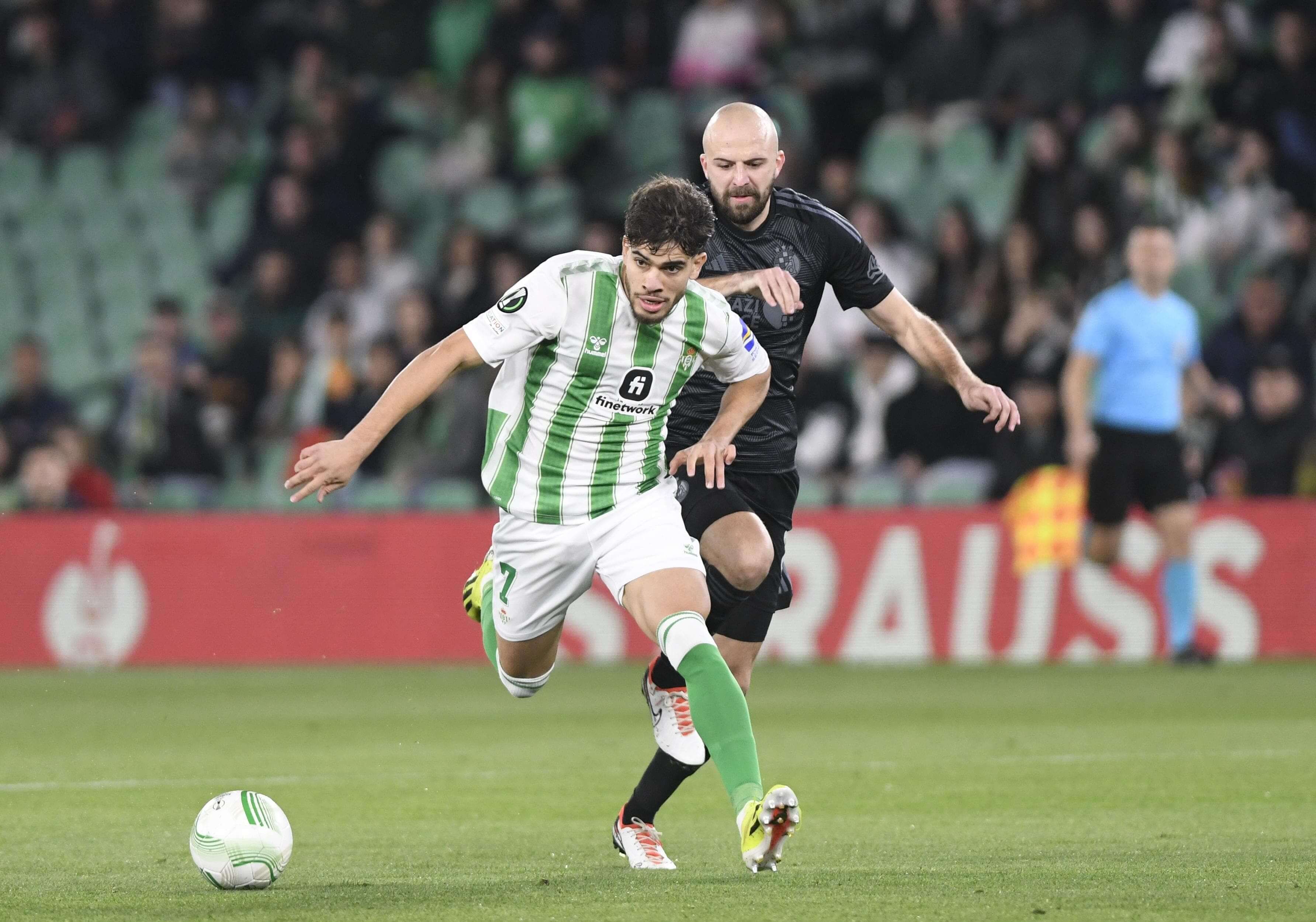  Abde, ante el Dinamo Zagreb en Conference.