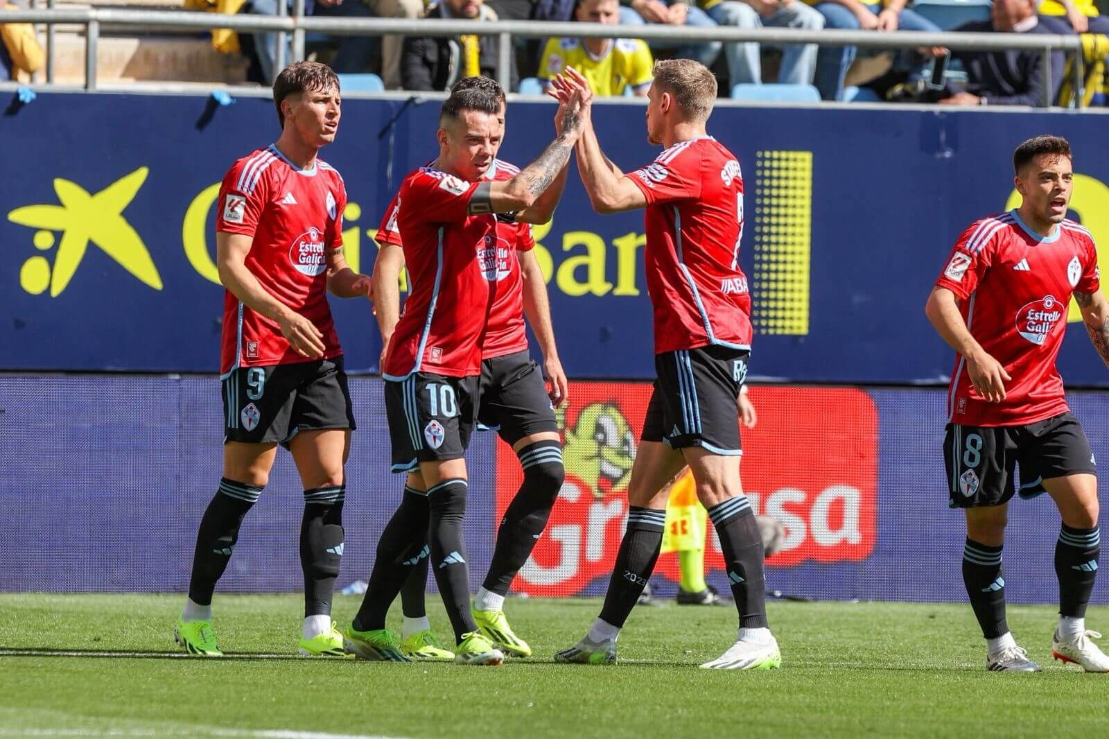  Los jugadores del Celta festejan el tanto de Aspas al Cádiz.