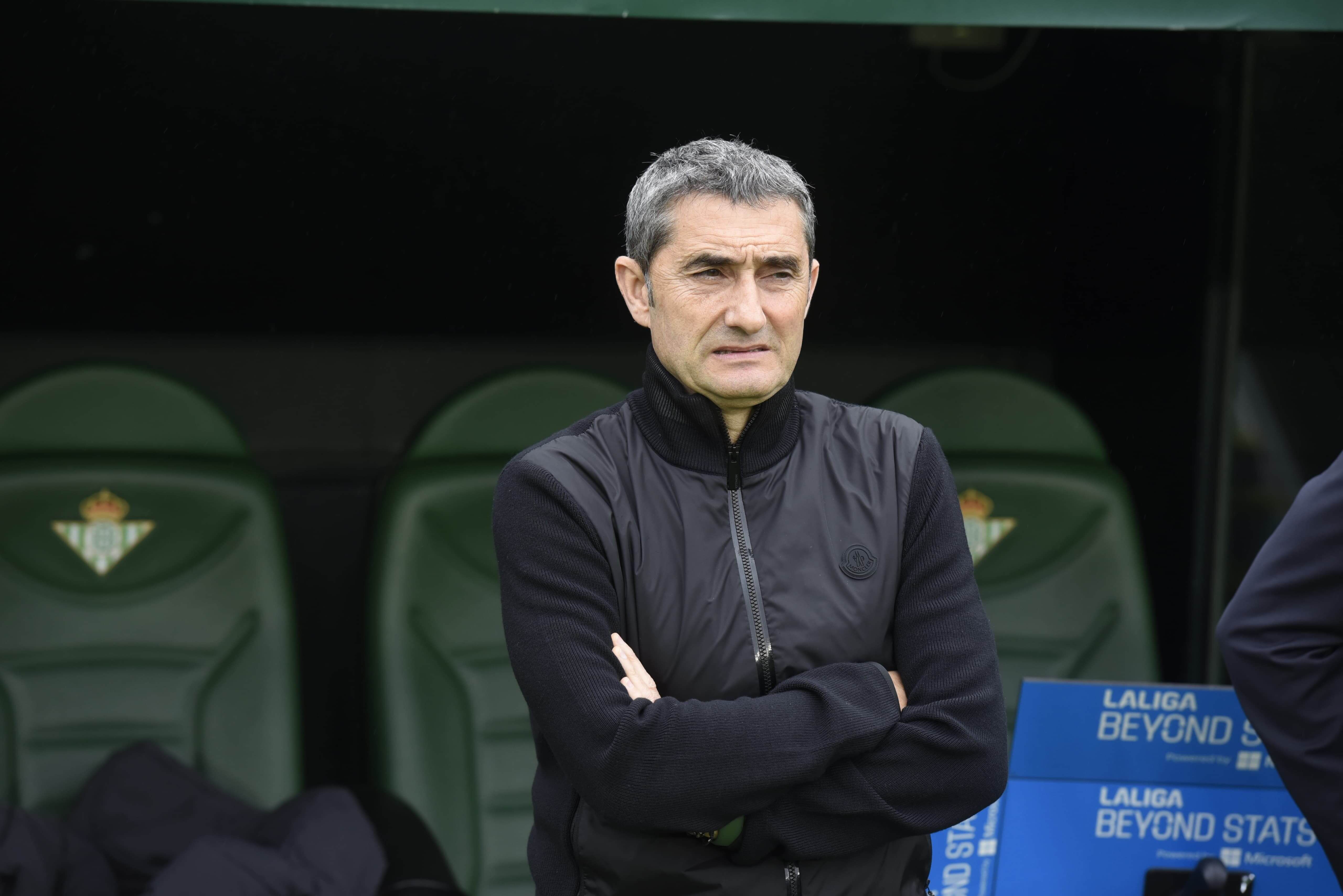 Ernesto Valverde, ante el Betis en el Villamarín.
