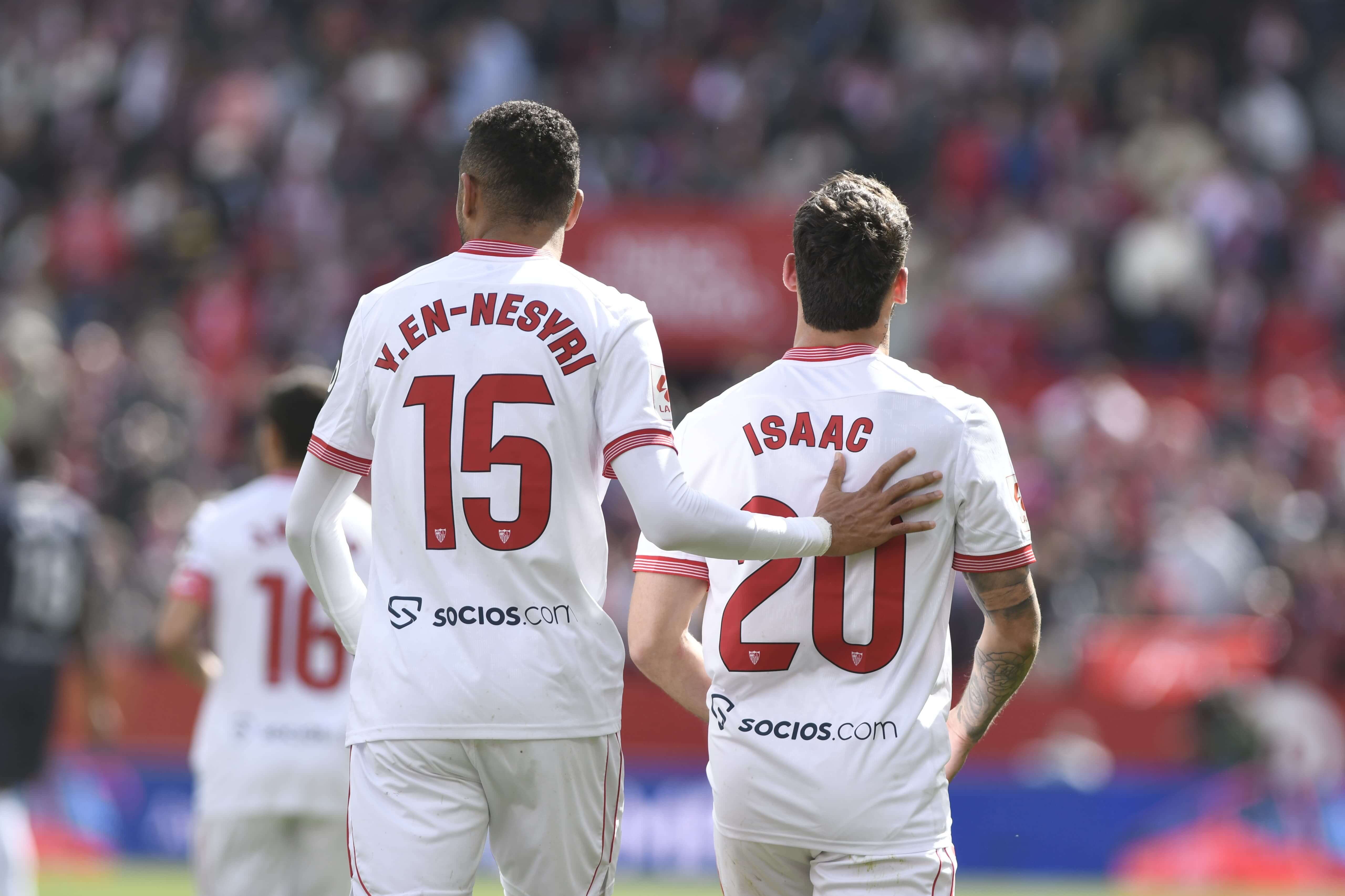 En-Nesyri e Isaac, celebrando un tanto ante la Real.