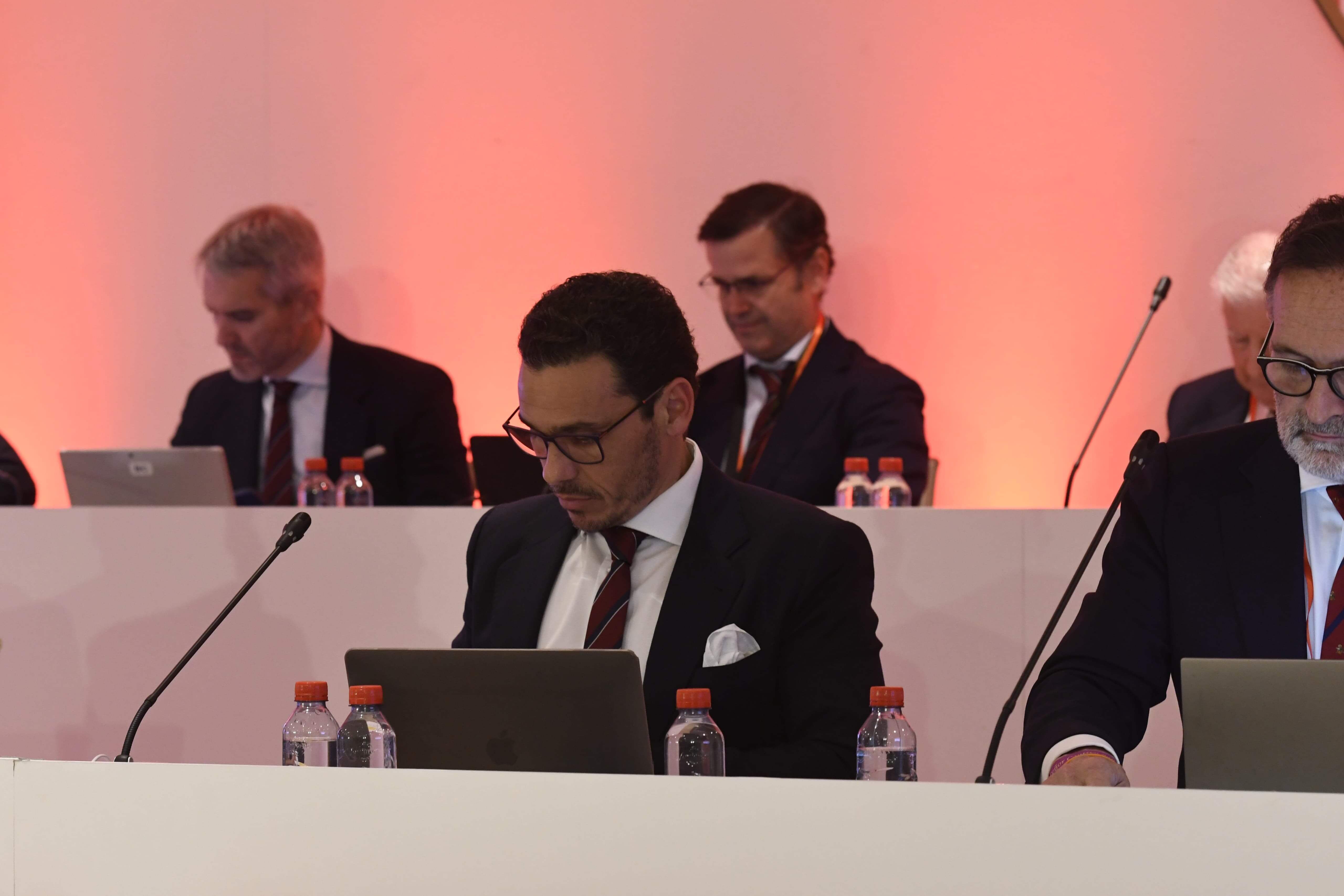 Del Nido Carrasco preside su primera junta de Accionistas.