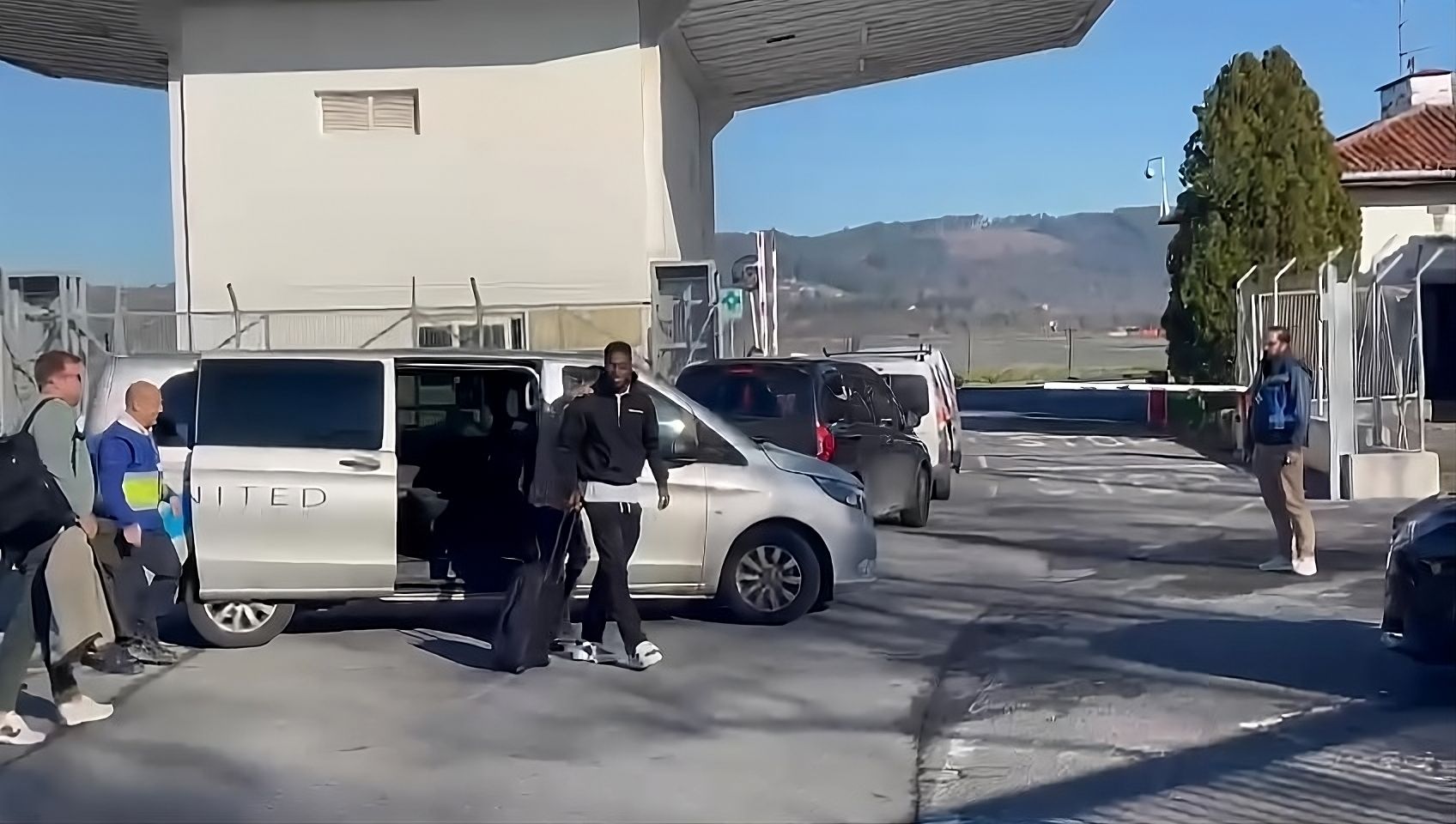  Iñaki Williams aterriza de la Copa África en Bilbao.