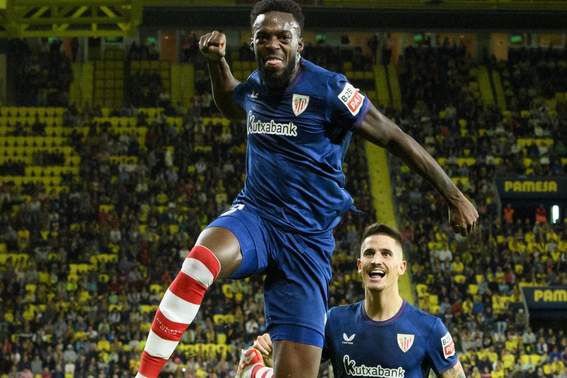  Tremendo vuelo de Iñaki Williams ante Oihan Sancet, al marcar frente el Villarreal en La Cerámica.