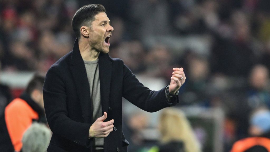  Xabi Alonso dirigiendo al Bayer Leverkusen. (Fuente: Cordon Press)