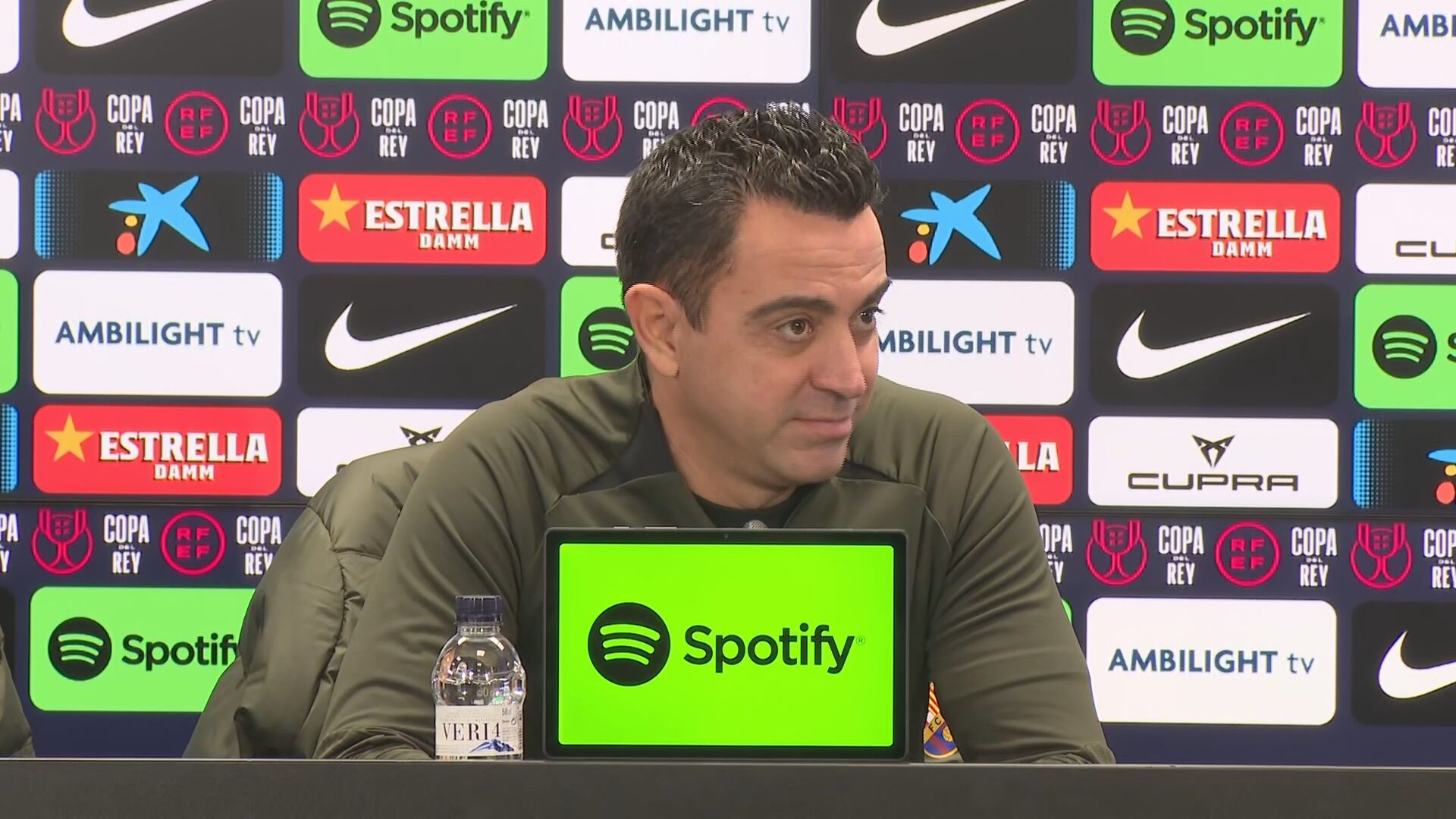  Xavi en sala de prensa.