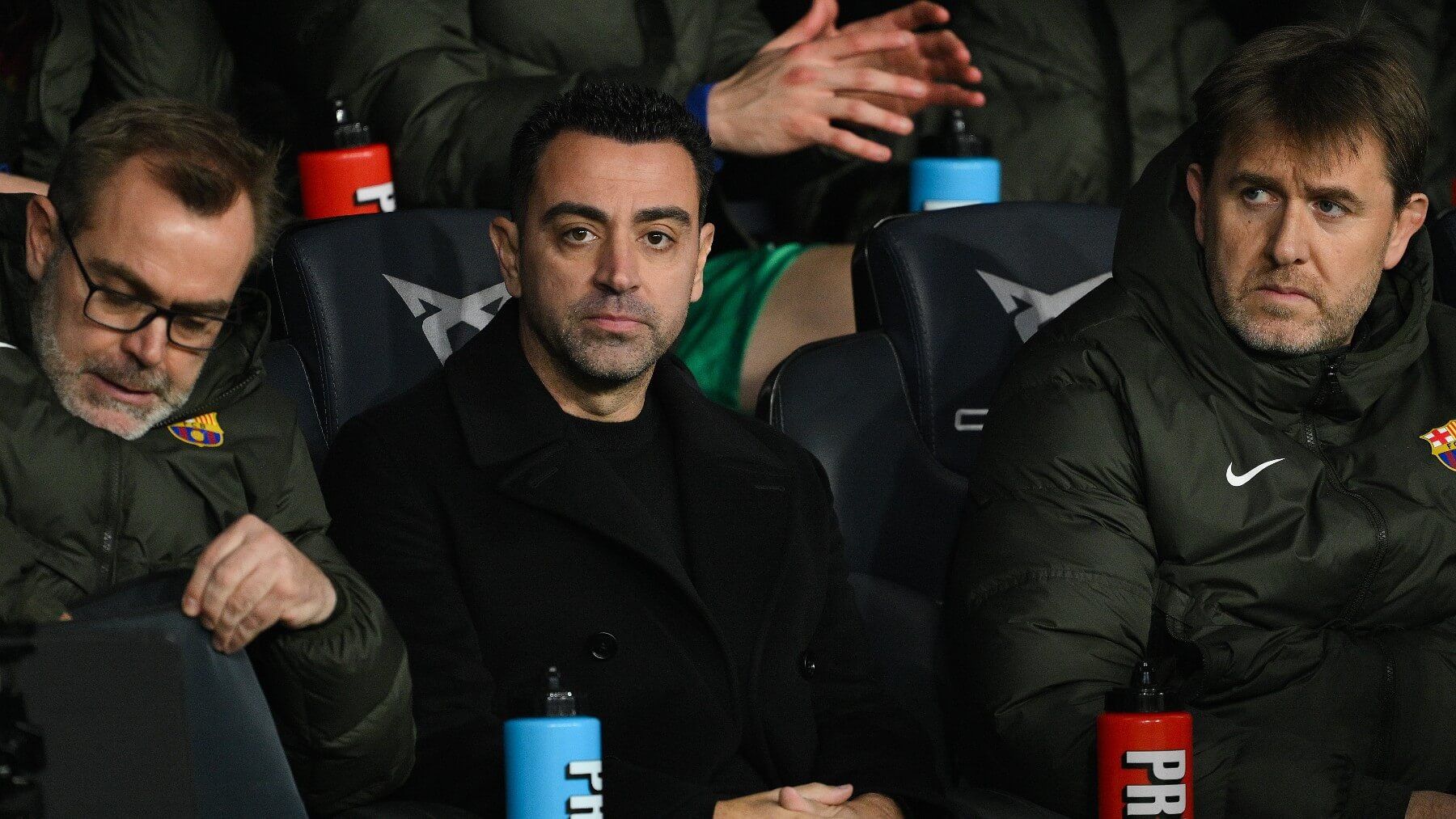  Xavi Hernández ante el Granada.