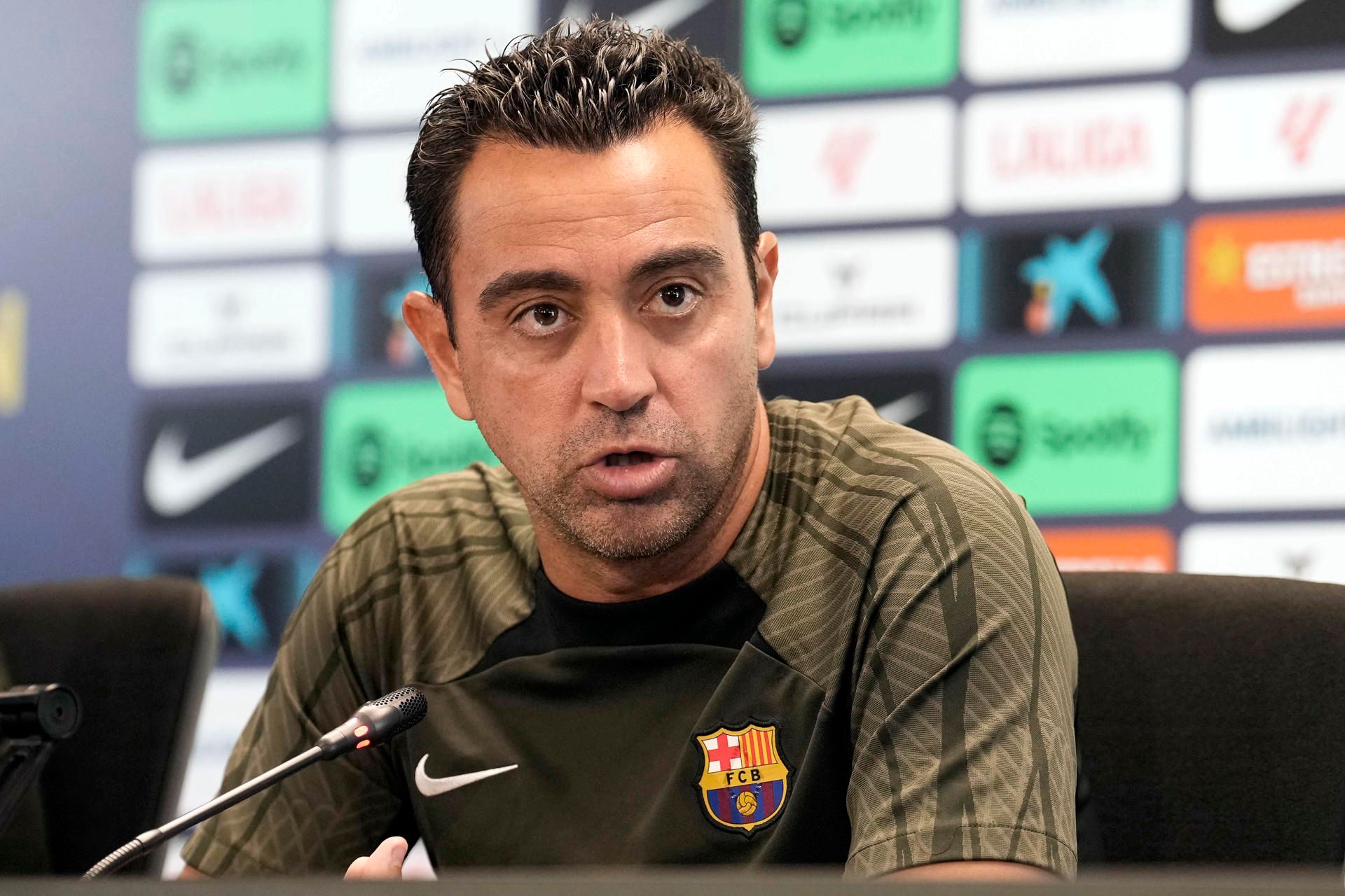  Xavi Hernández, en rueda de prensa del Barcelona (FOTO: EFE).