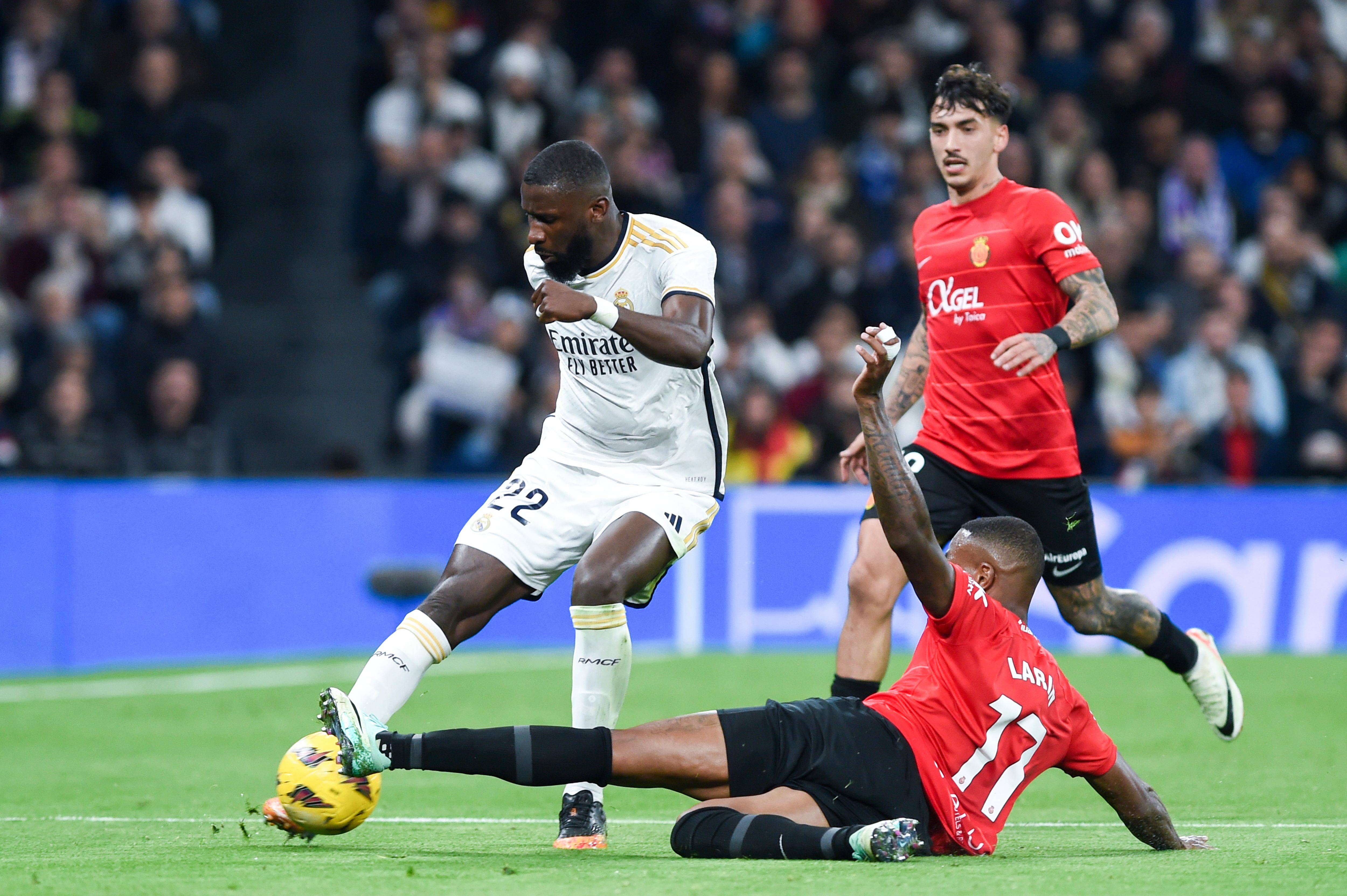  Antonio Rüdiger y Cyle Larin, en el Madrid 1-0 Mallorca.