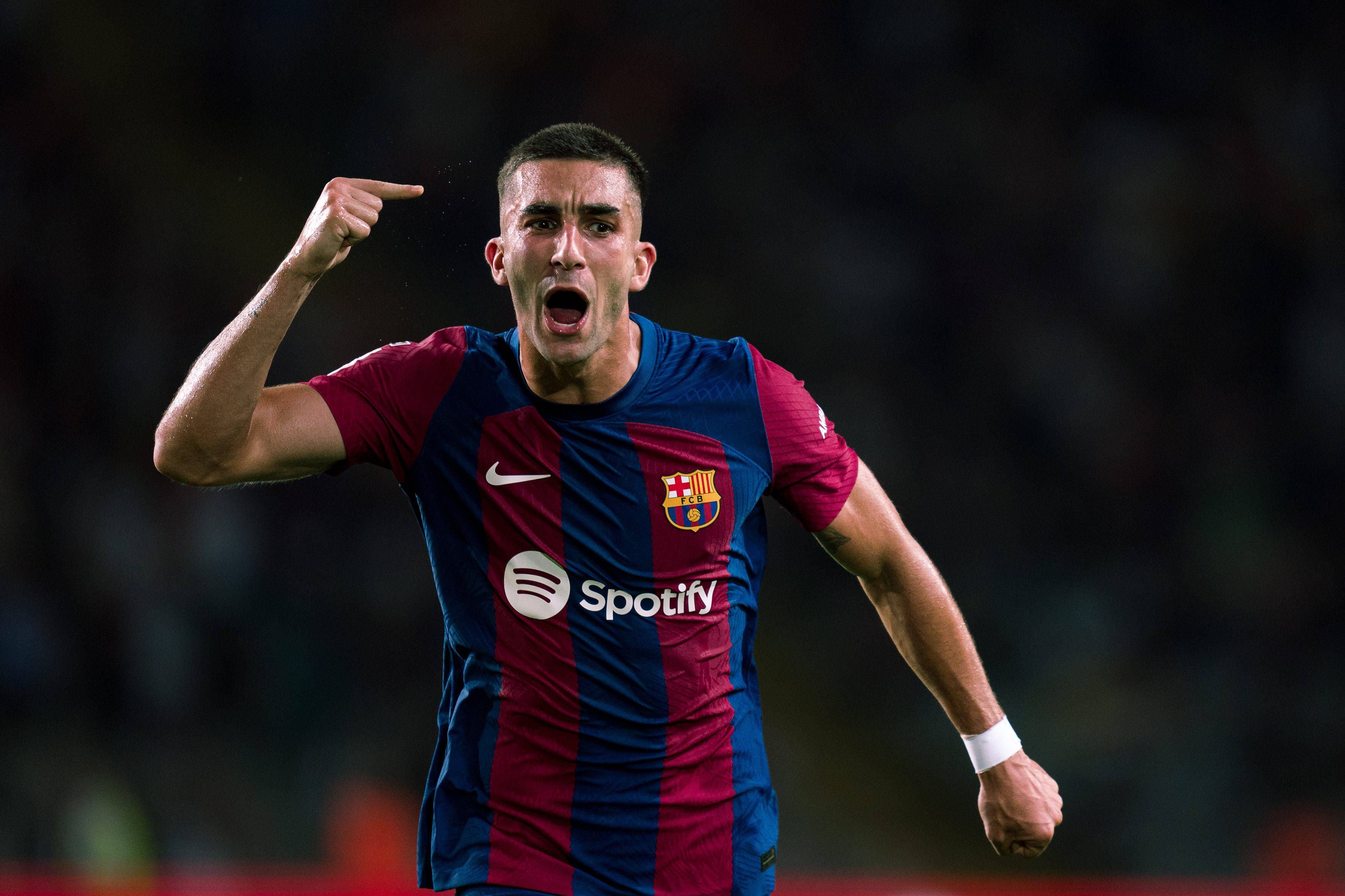  Ferran Torres celebra un con con el Barcelona.