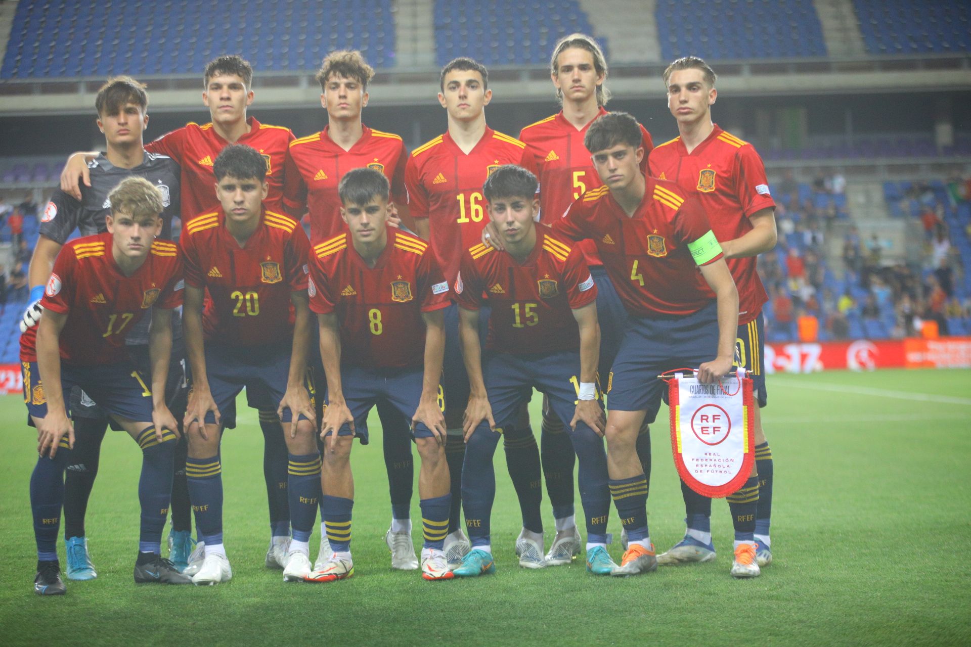 Yarek Gasiorowski con el cinco en el pecho.