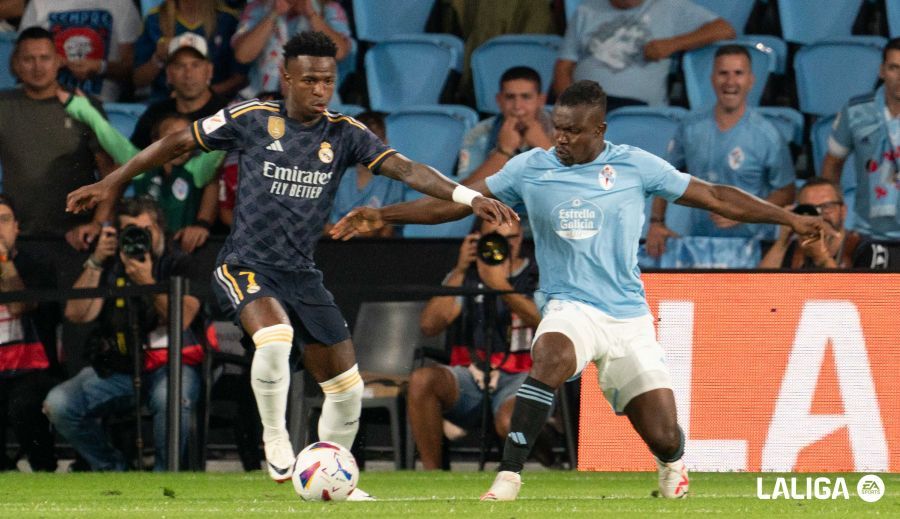 Bamba presiona a Vinicius en el Celta - Real Madrid.