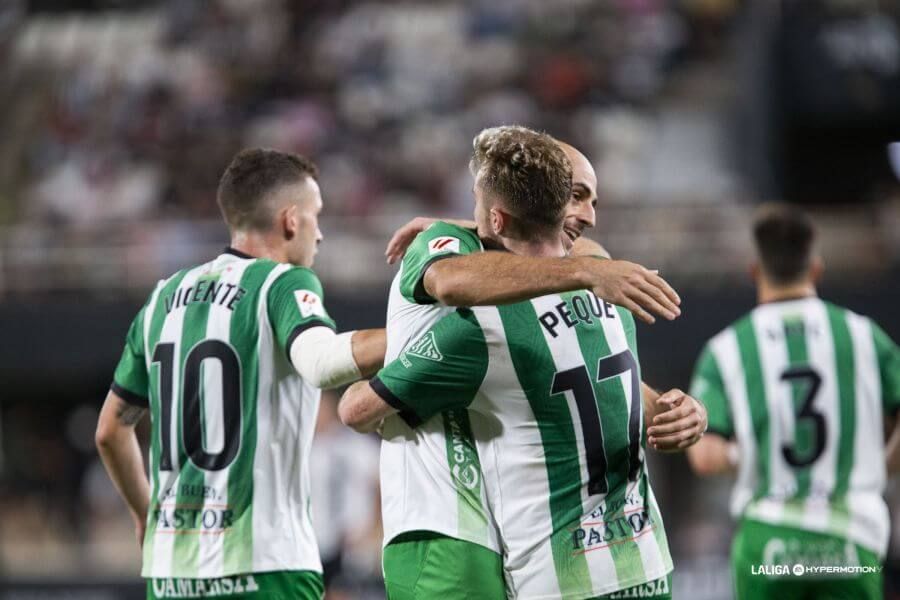  Peque, celebrando un gol con el Racing.