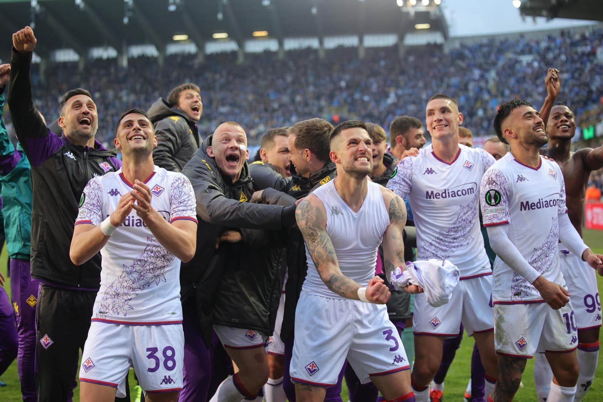  Los jugadores de la Fiorentina celebran el pase a la final en Brujas.