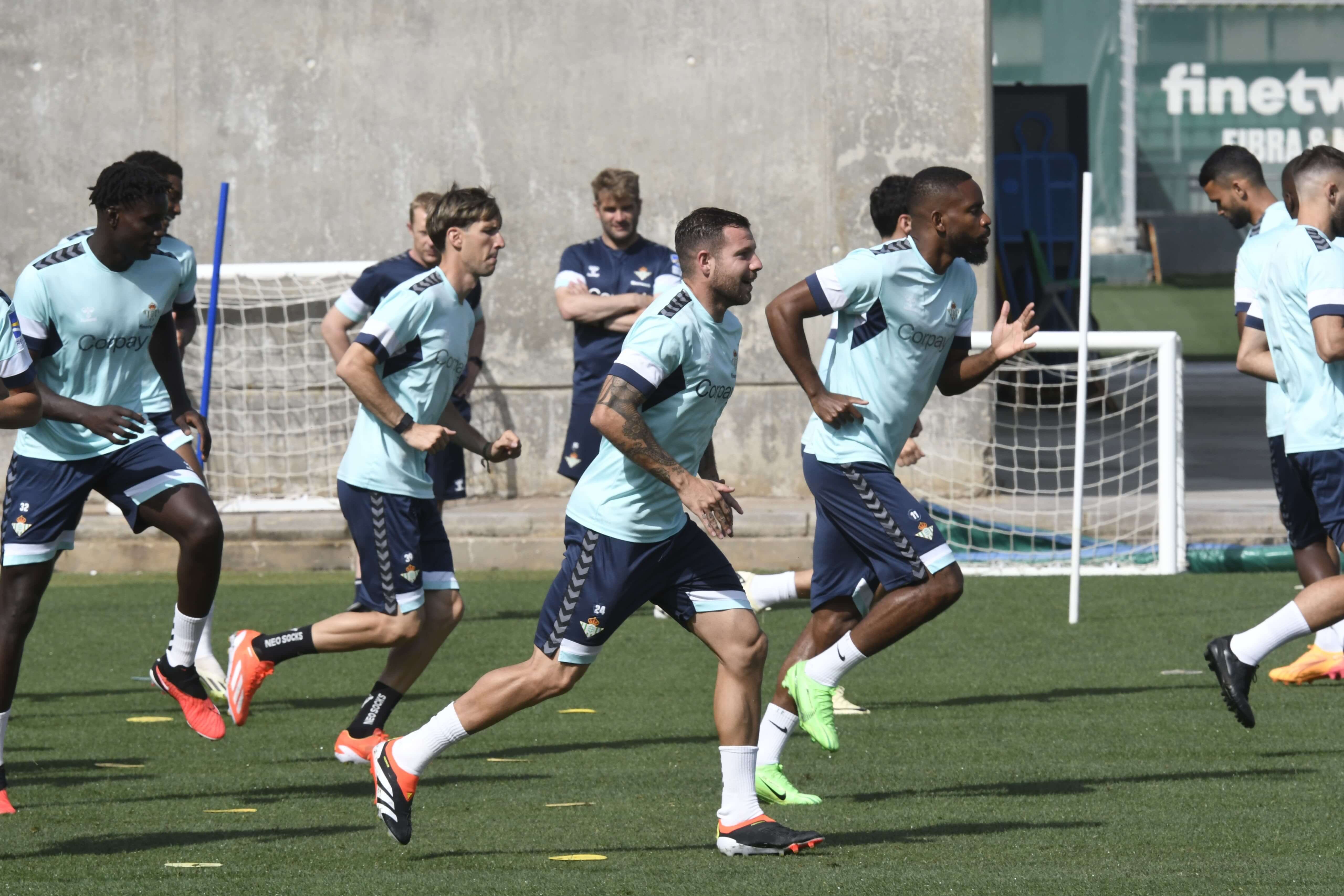 Aitor Ruibal en el entrenamiento del Real Betis (foto: Kiko Hurtado).