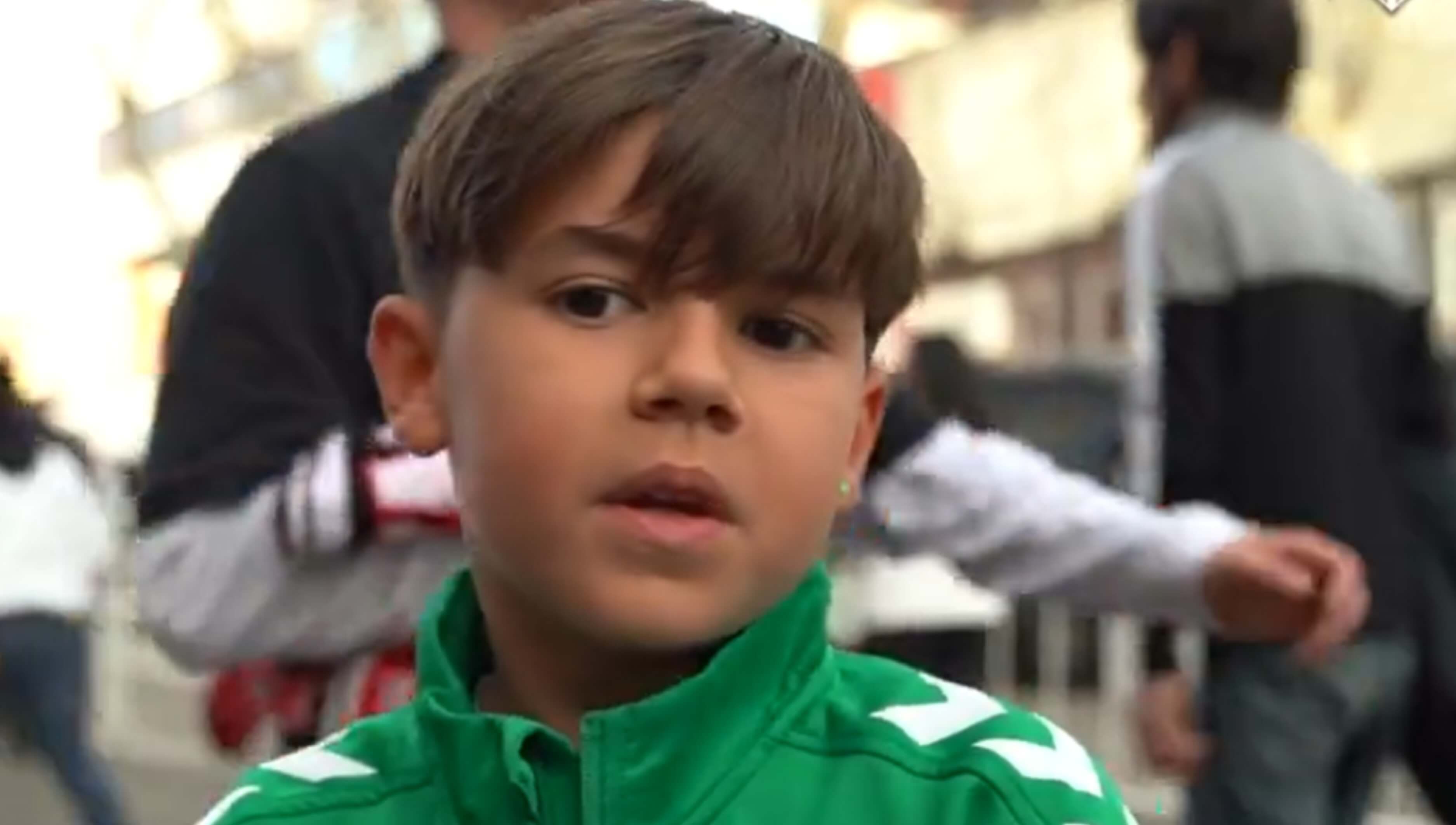  Aitor, el pequeño aficionado del Betis que enamora con su beticismo.