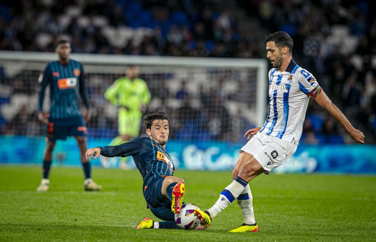 Hugo Guillamón, ante la Real Sociedad.