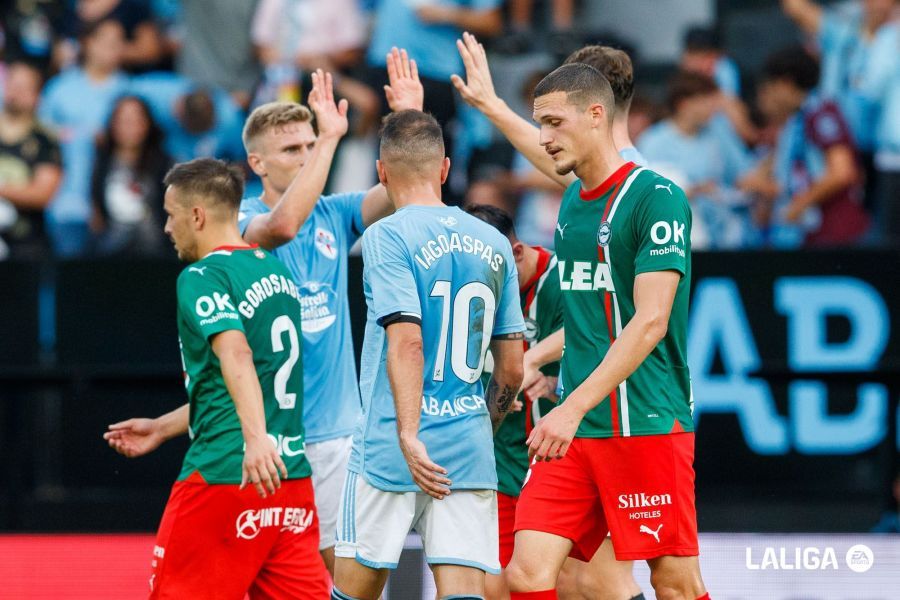 Celebración ante el Alavés en el Balaídos..