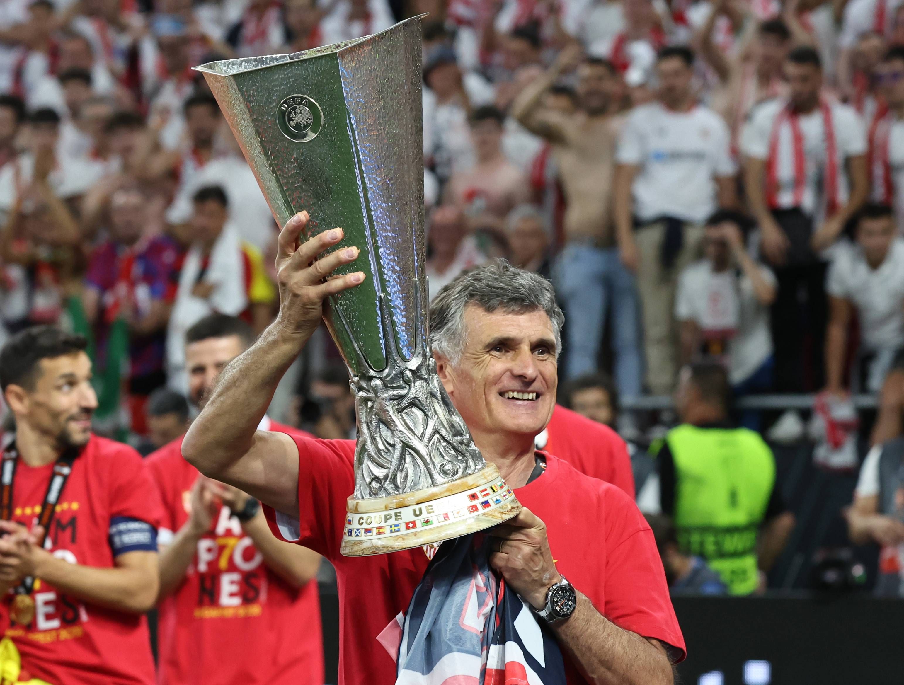  Mendilibar celebra la Europa League en el Puskas Arena.