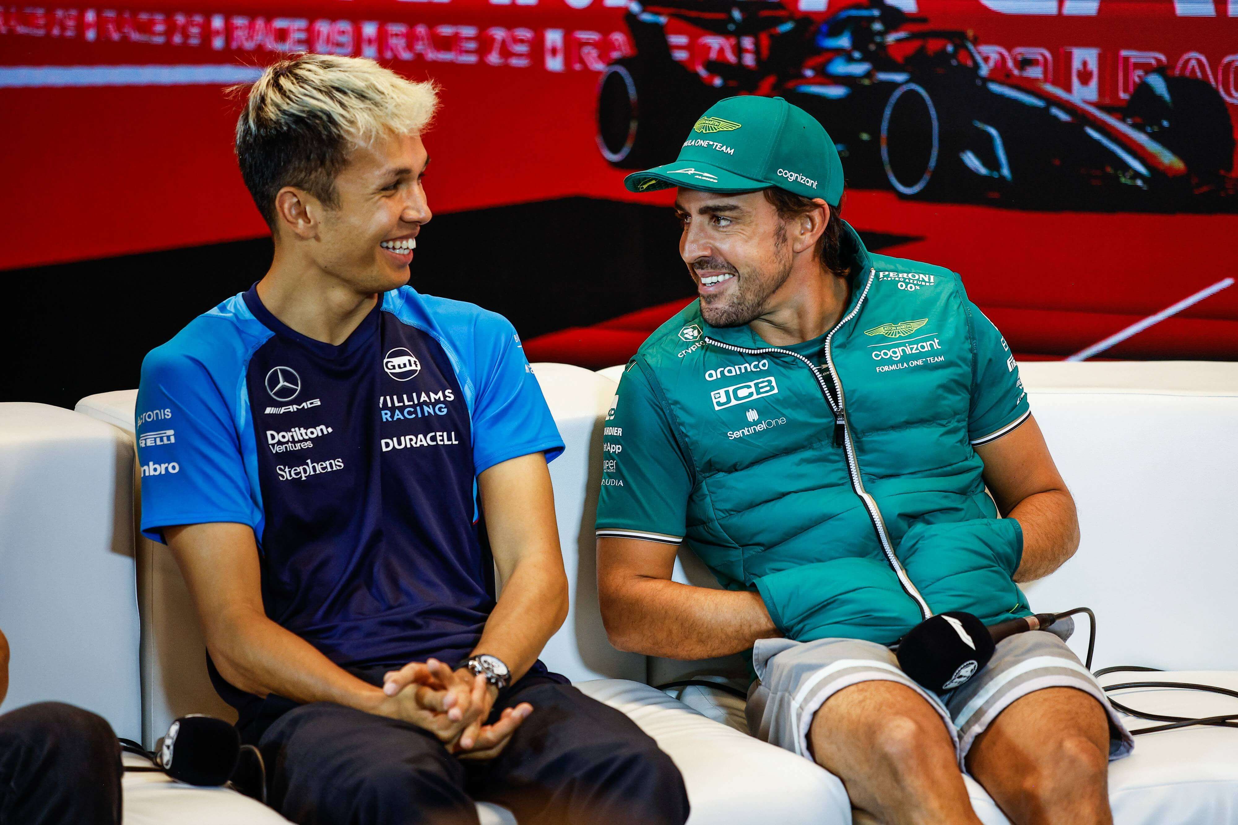 Fernando Alonso y Alexander Albon, en 2023.