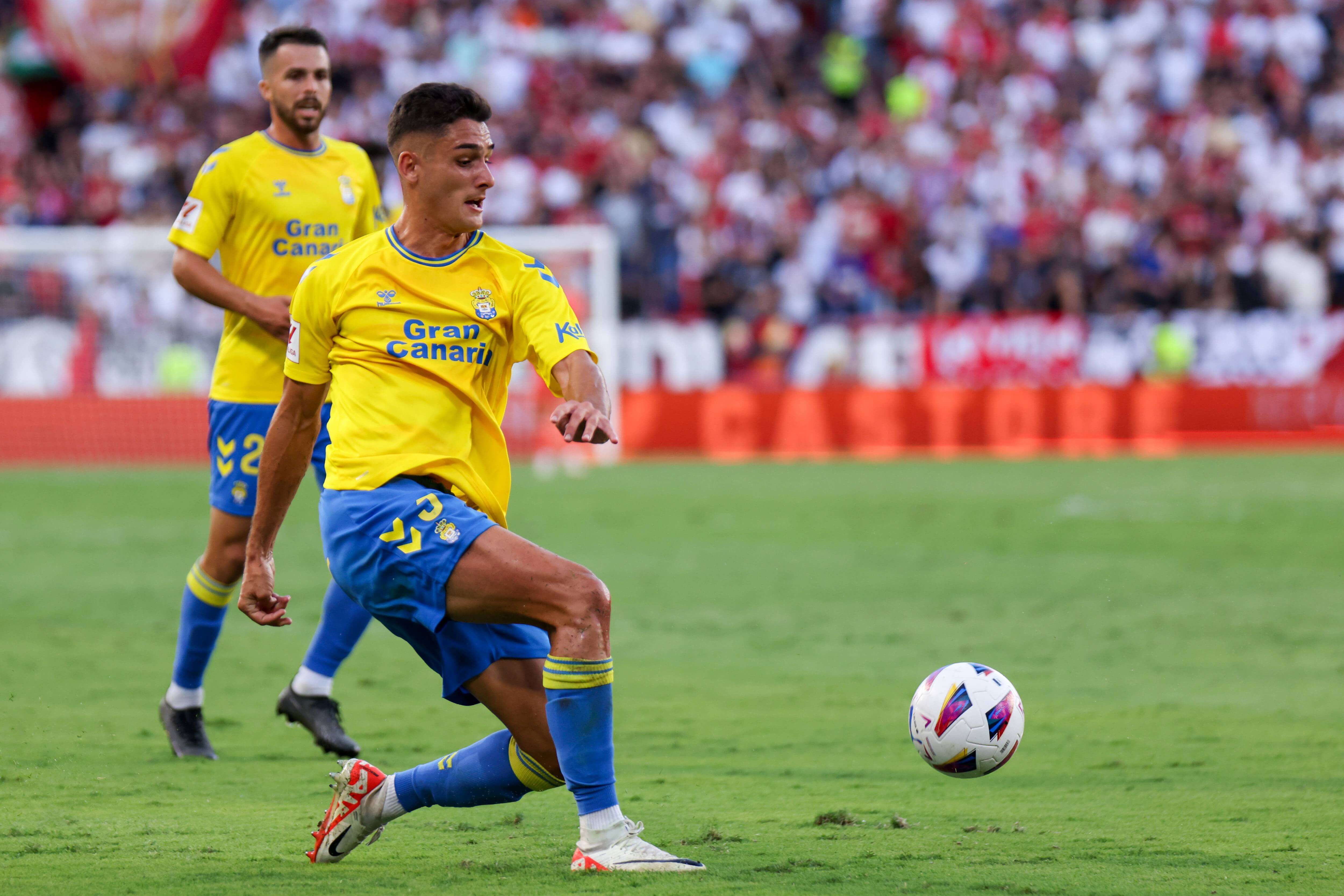Sergi Cardona, ante el Sevilla.