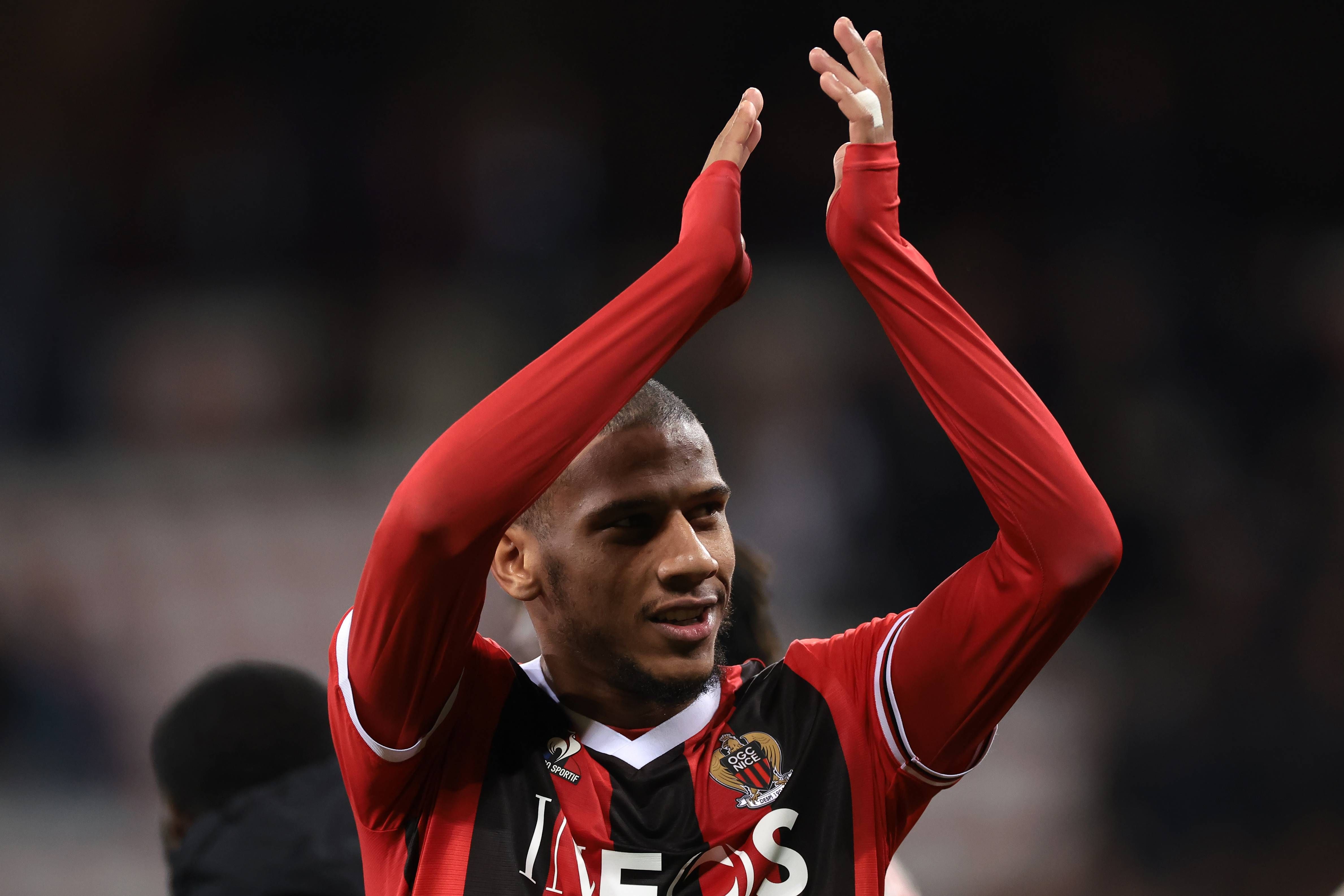 Todibo con la camiseta del Niza