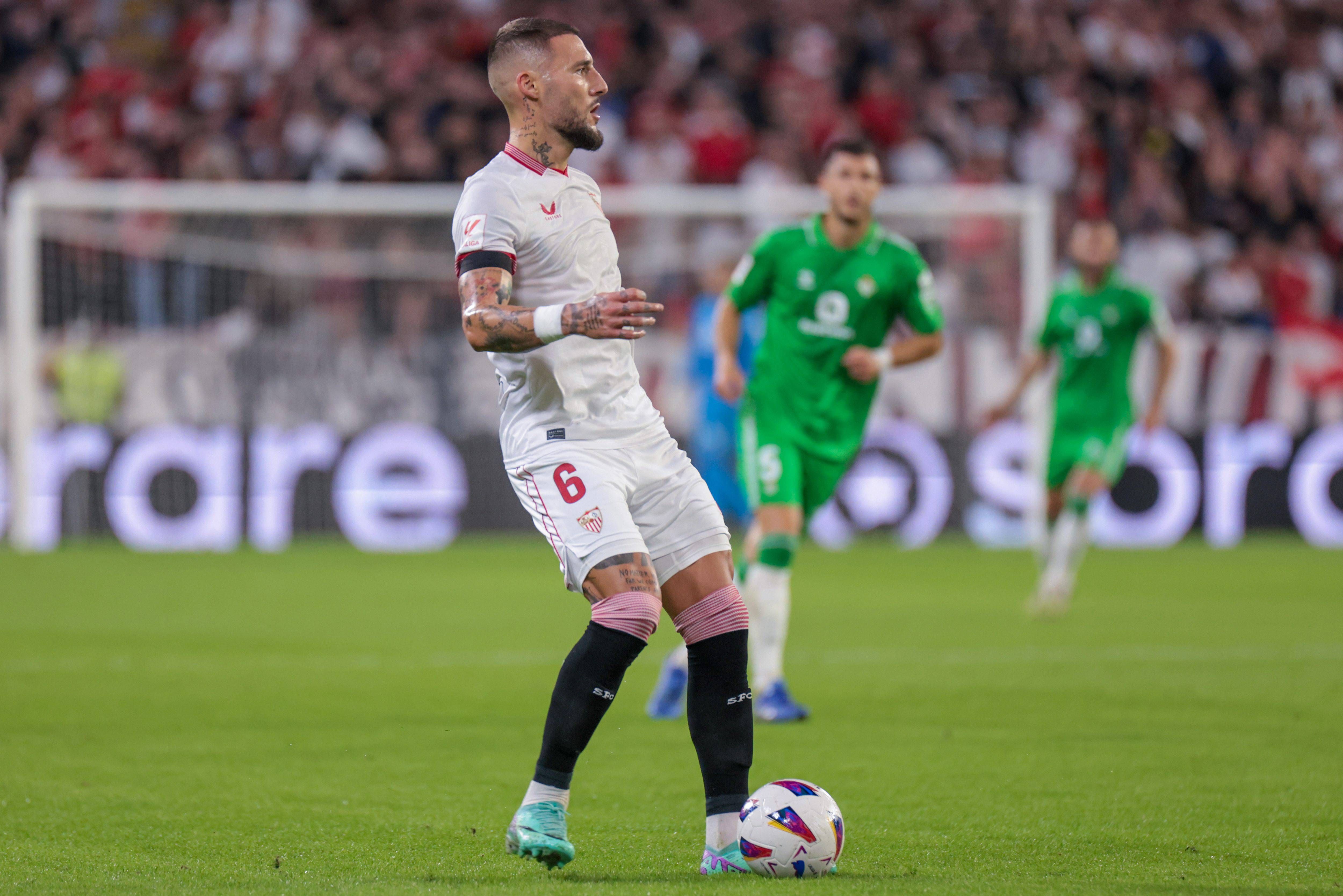 Gudelj, ante el Betis.