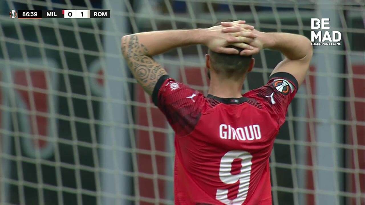 Giroud se lamenta de la ocasión.