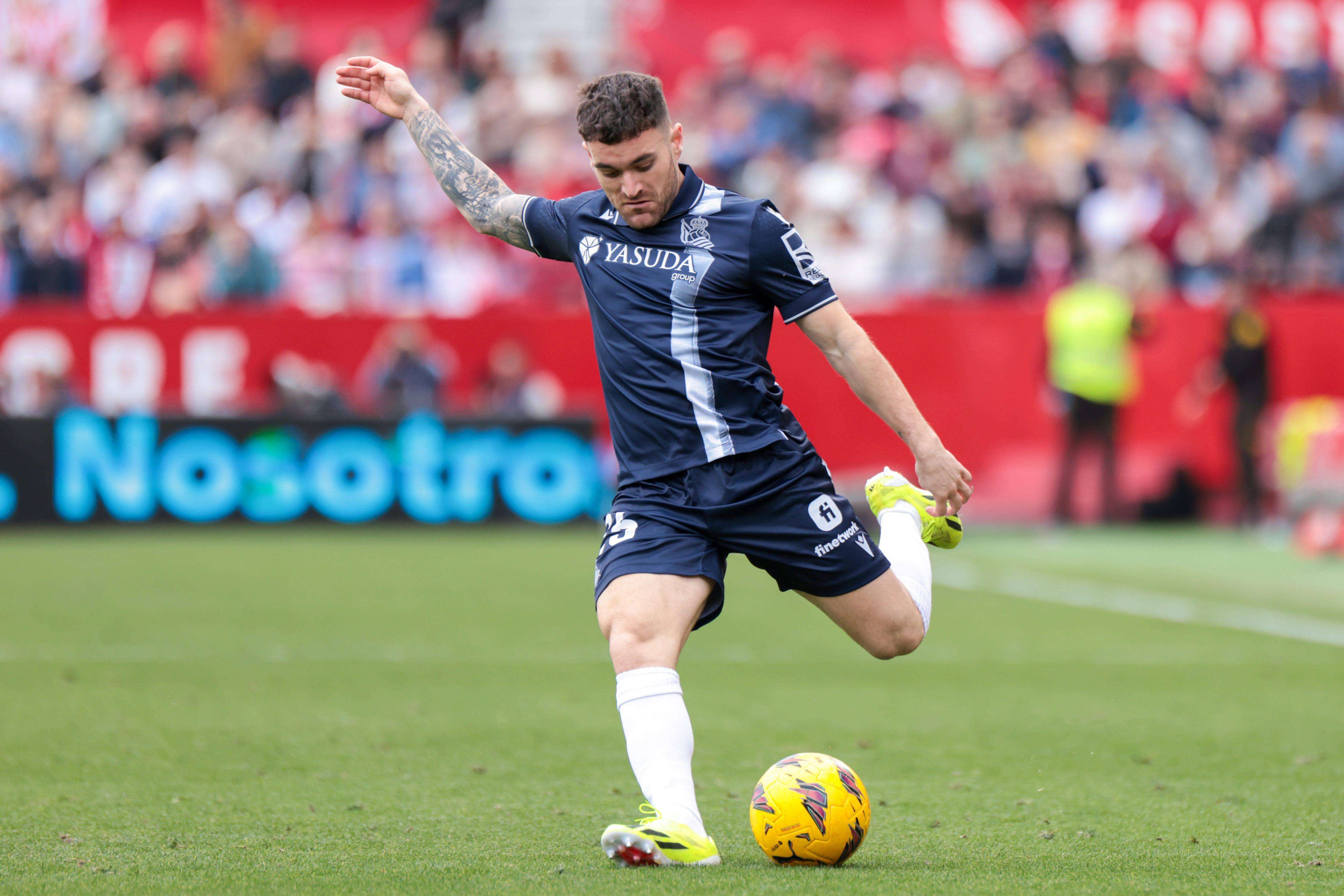  Javi Galán, en un partido con la Real Sociedad.