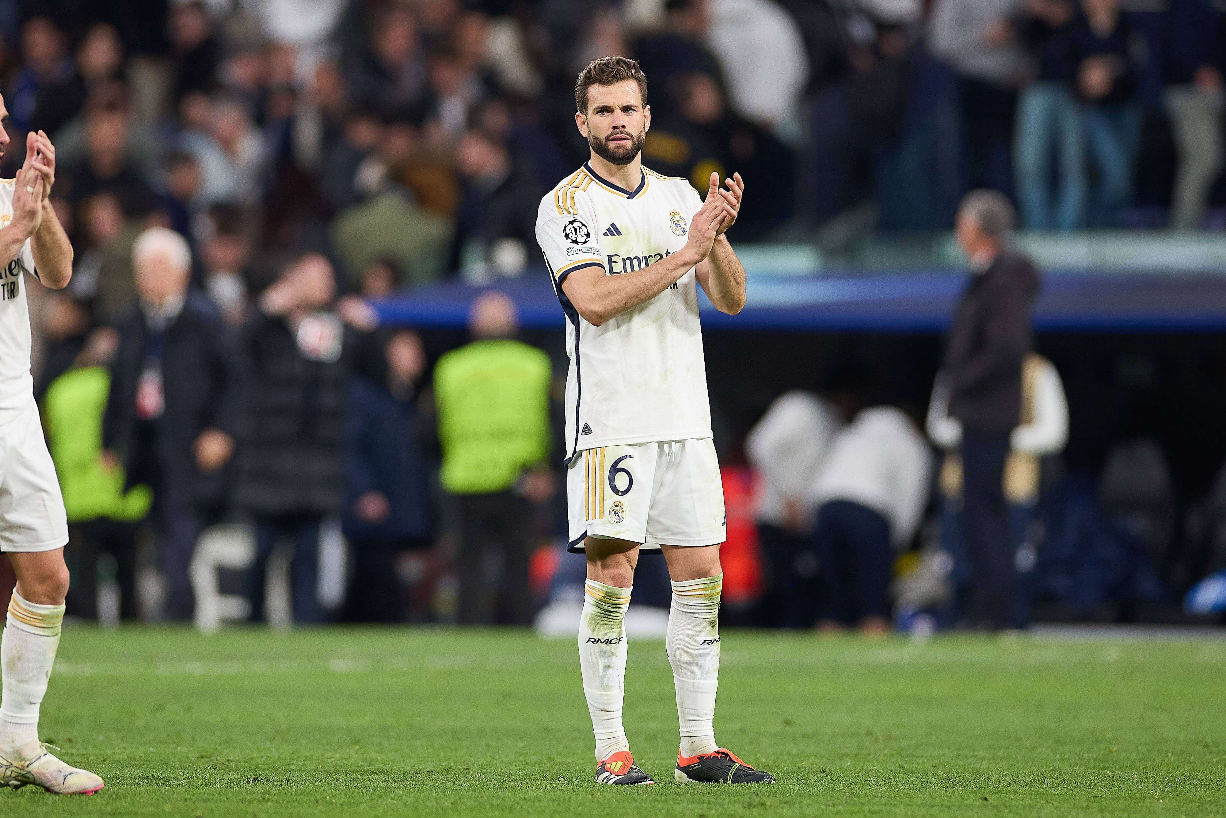  Nacho Fernández aplaudiendo después de un partido con el Real Madrid.