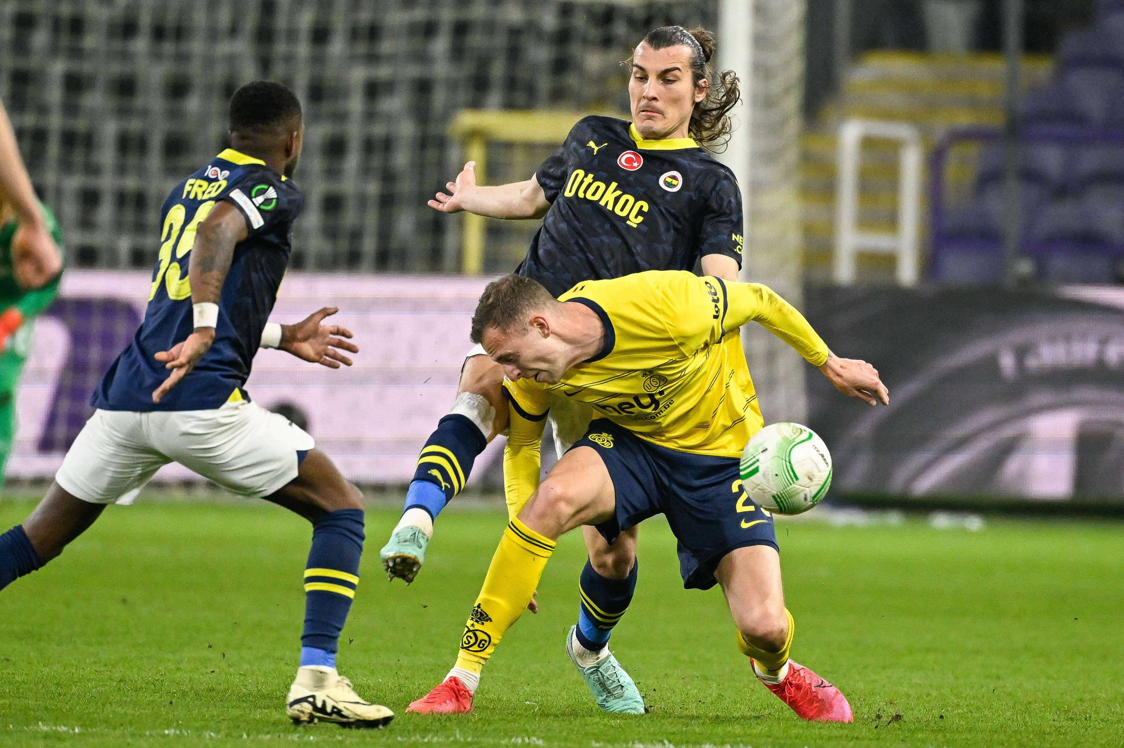 Caglar Soyuncu, en un partido con el Fenerbahce.