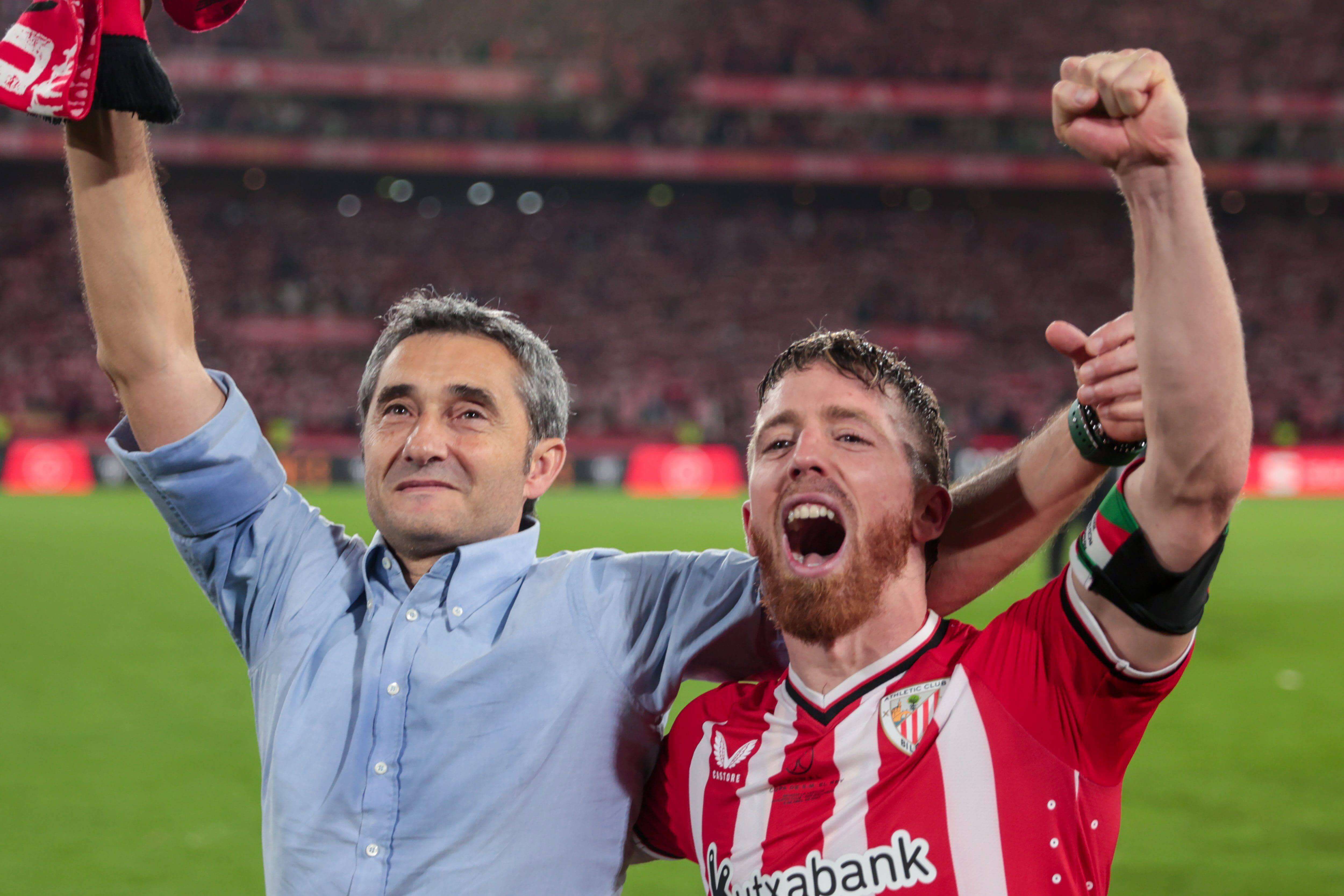  Iker Muniain y Ernesto Valverde celebran el título de Copa del Rey