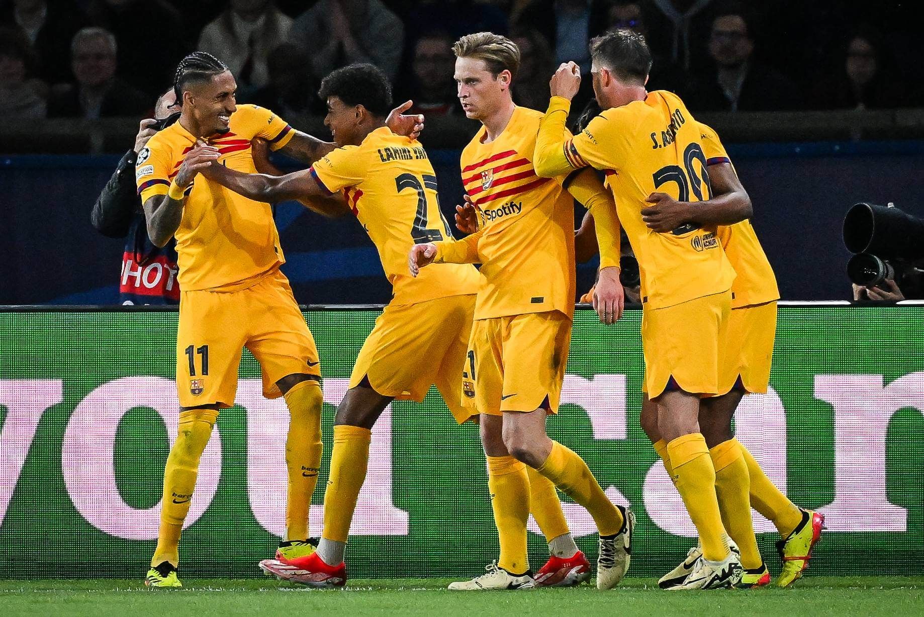  Raphinha celebrando el primero de sus goles con el Barcelona (Cordon Press)