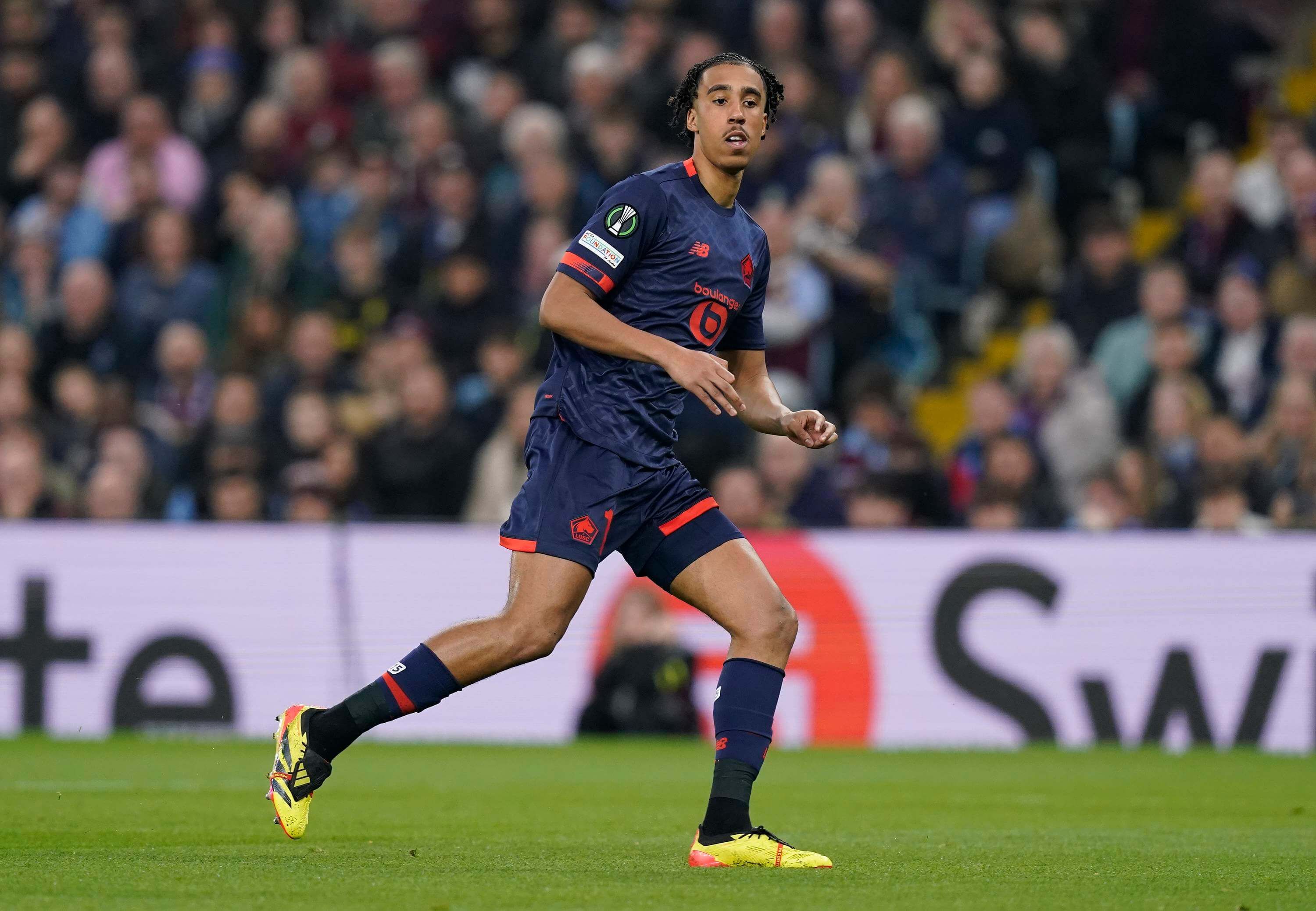 Leny Yoro, en un partido del Lille (FOTO: Cordón Press).