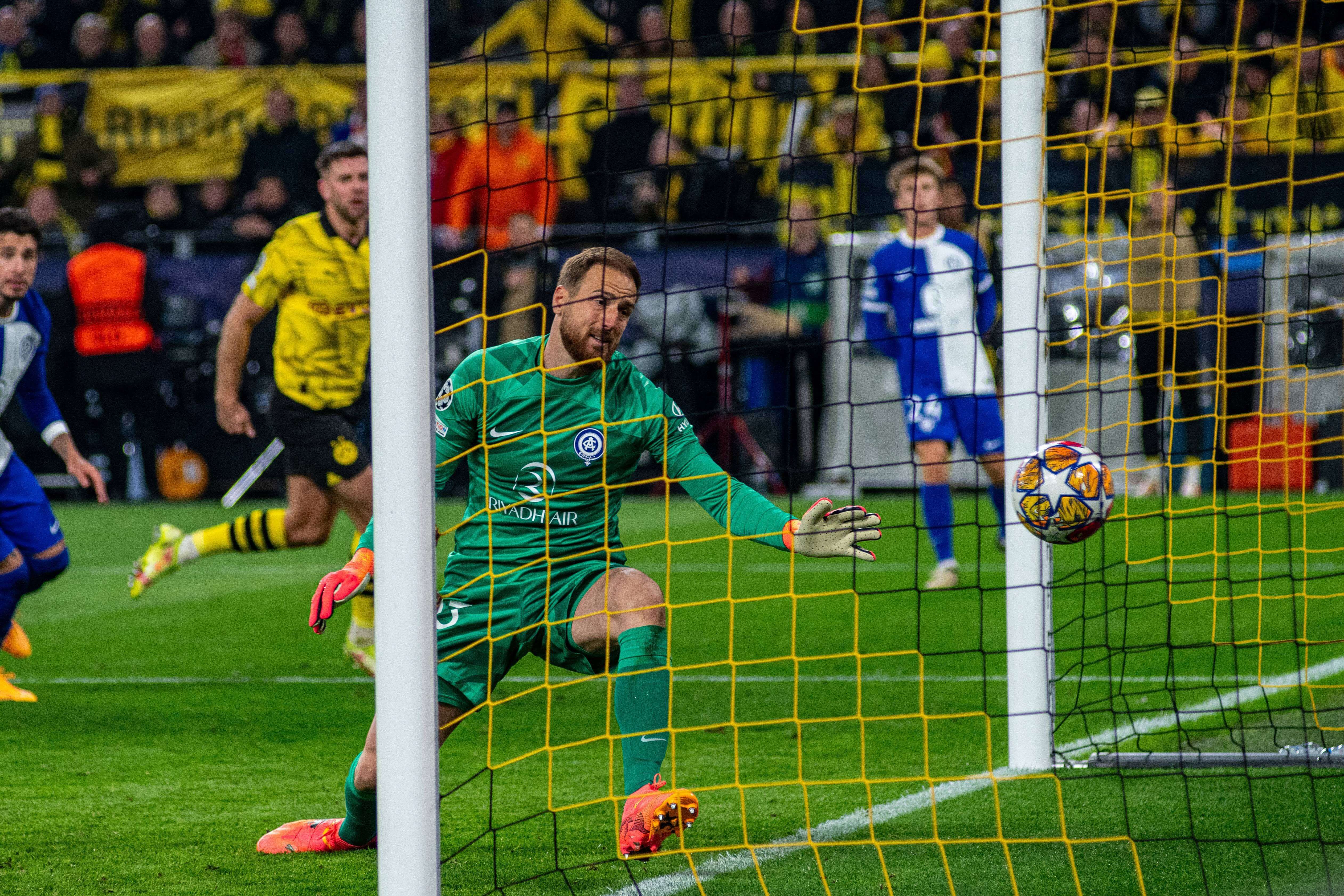 Oblak se lamenta de uno de los goles del Borussia Dortmund.