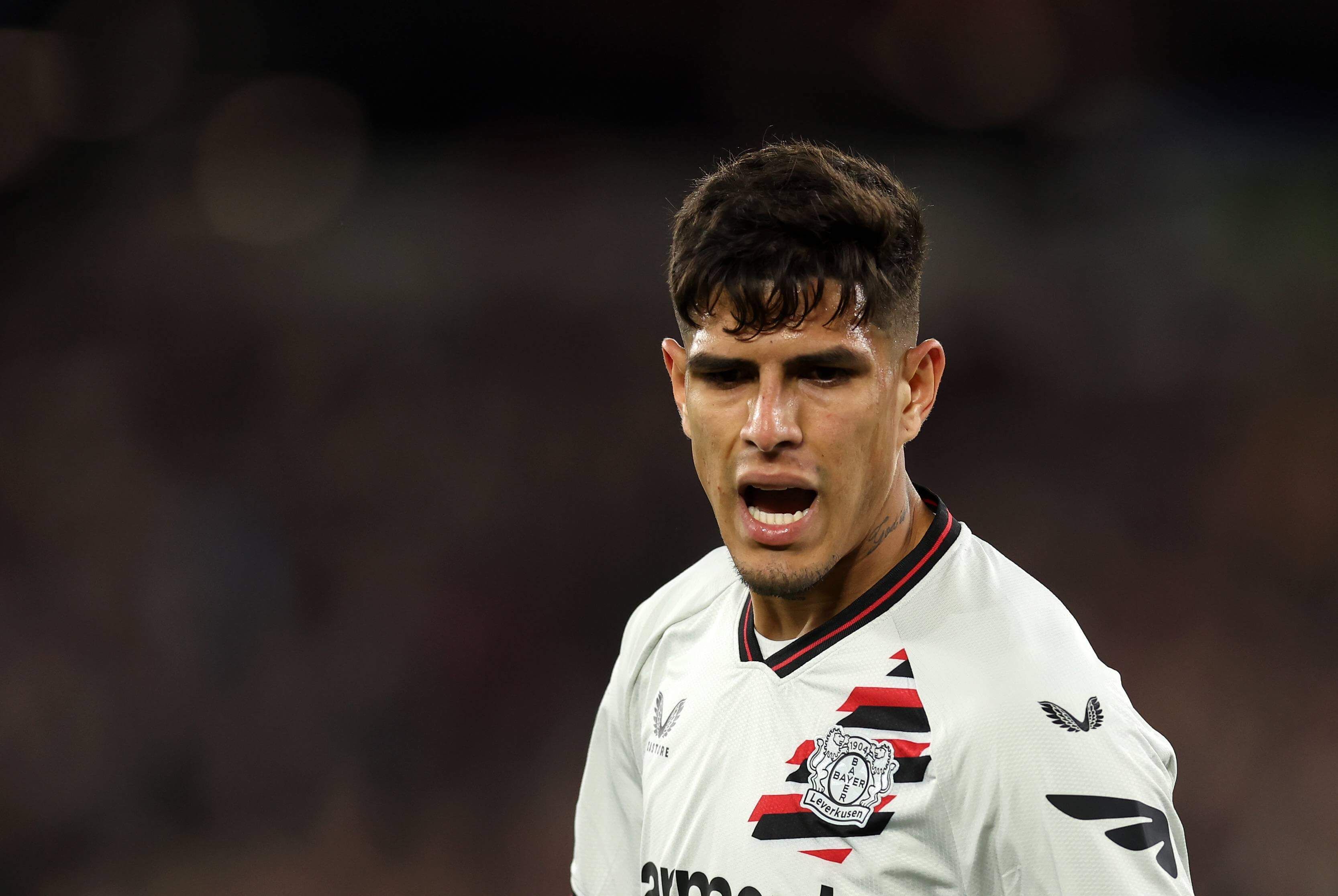  Piero Hincapie, en la órbita del Atlético, en un partido del Bayer Leverkusen (FOTO: Cordón Press).