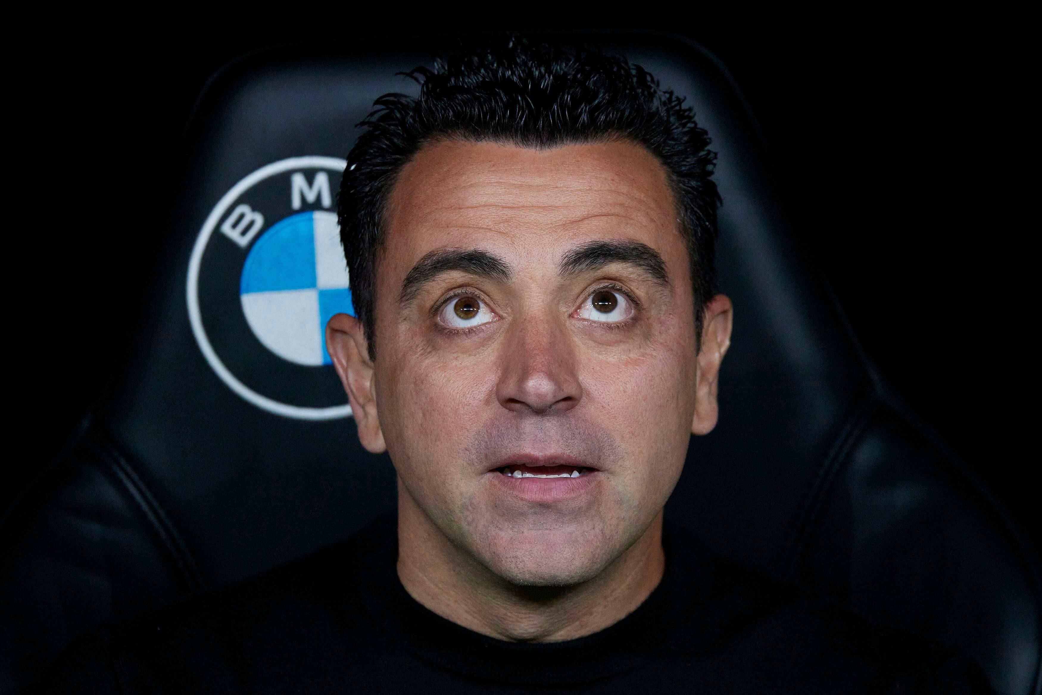 Xavi Hernández, en el banquillo del Bernabéu.