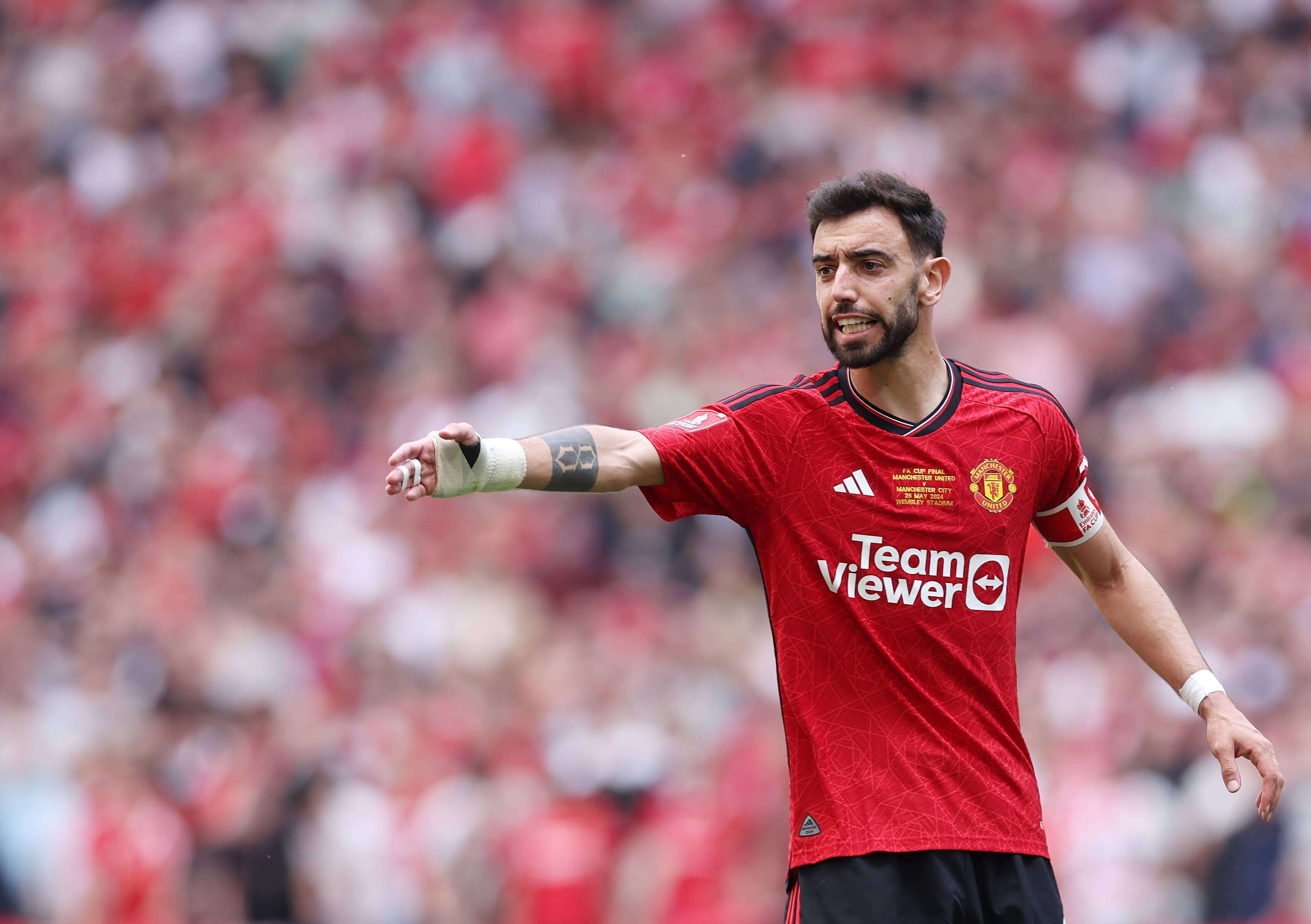  Bruno Fernandes, en un partido del Manchester United (FOTO: Cordón Press).
