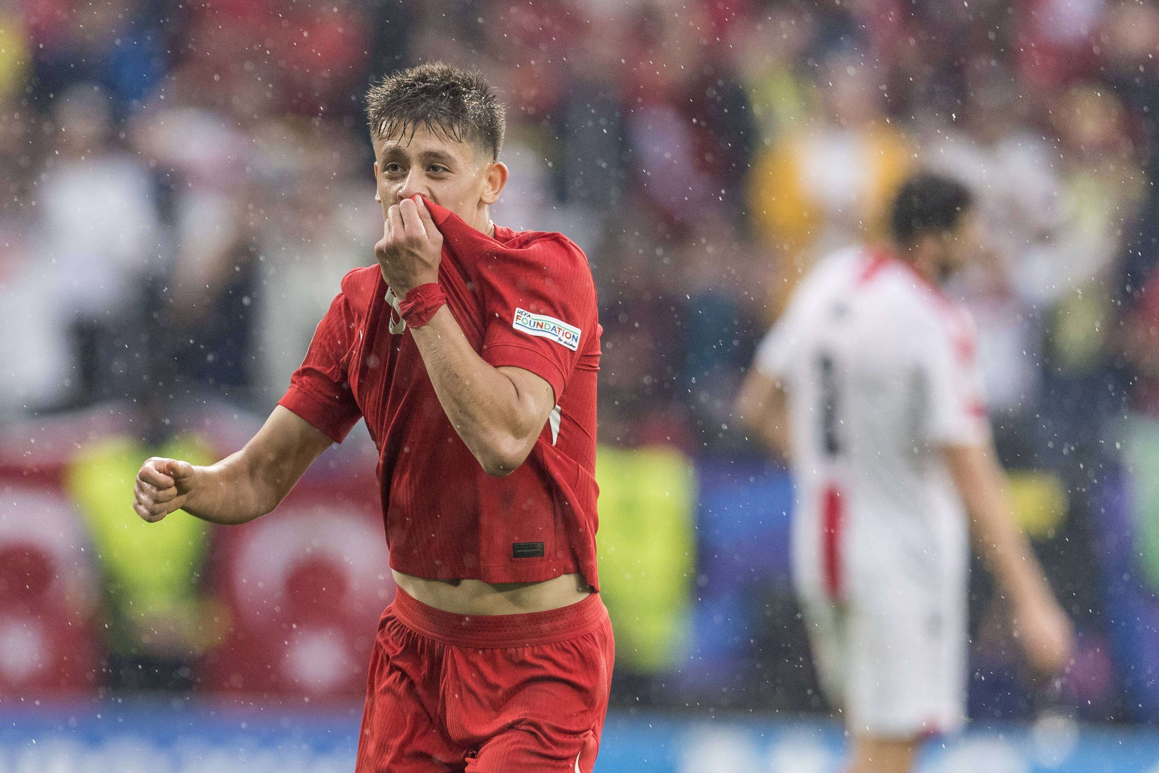  Arda Güler en el partido frente a Georgia