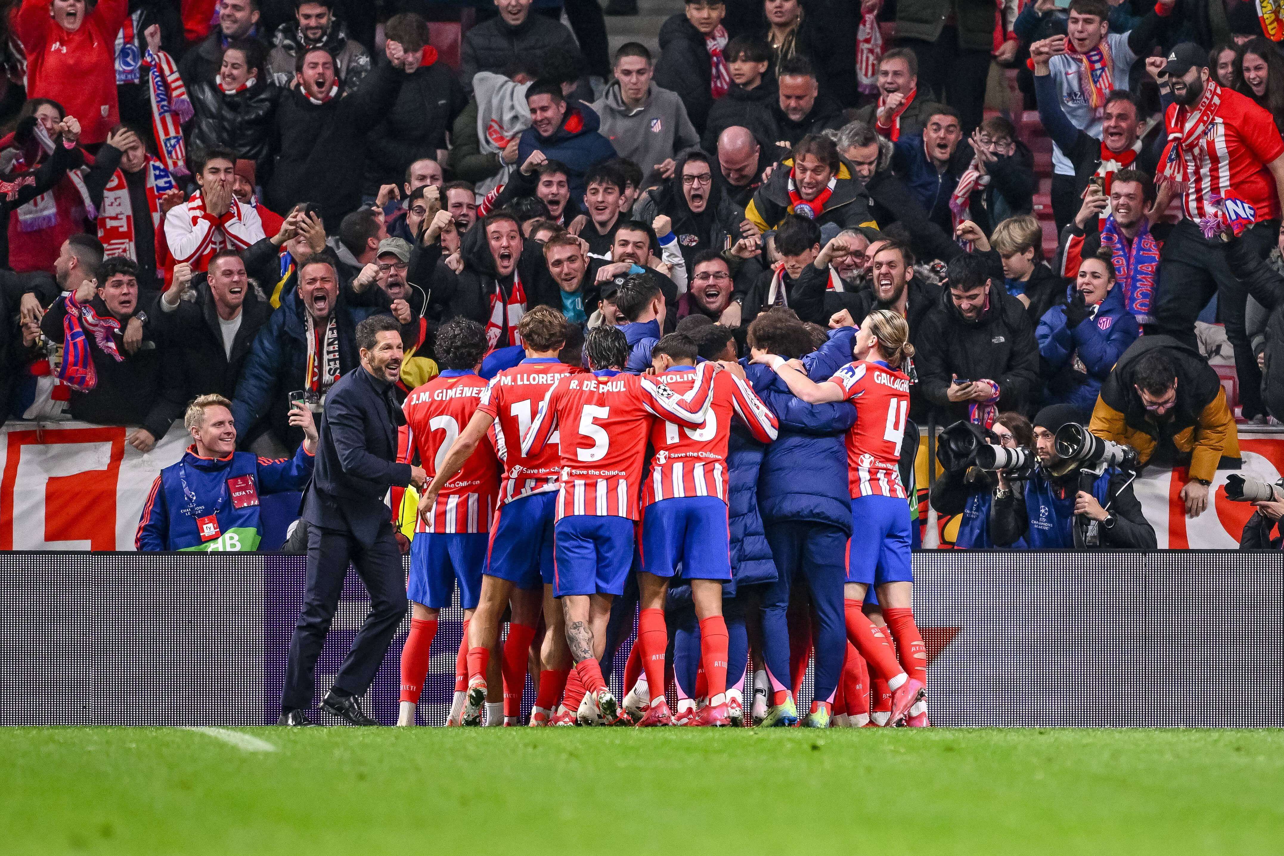  El Atlético de Madrid celebra un gol frente a su afición (Cordon Press)