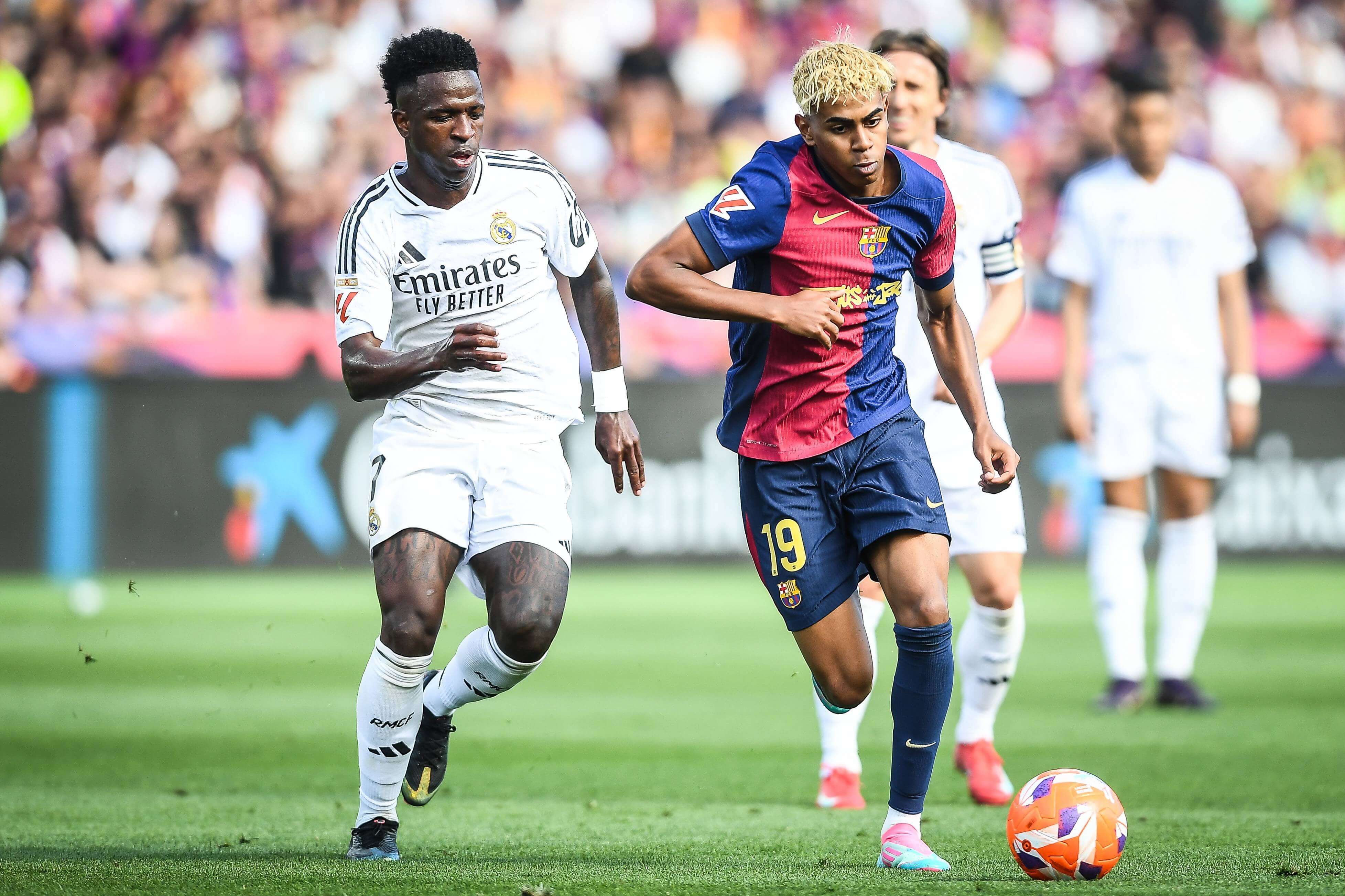  Lamine Yamal contra Vinicius (Cordon Press)