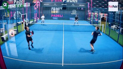  Fernando Alonso, jugando al pádel en Mónaco (PinkPadel)