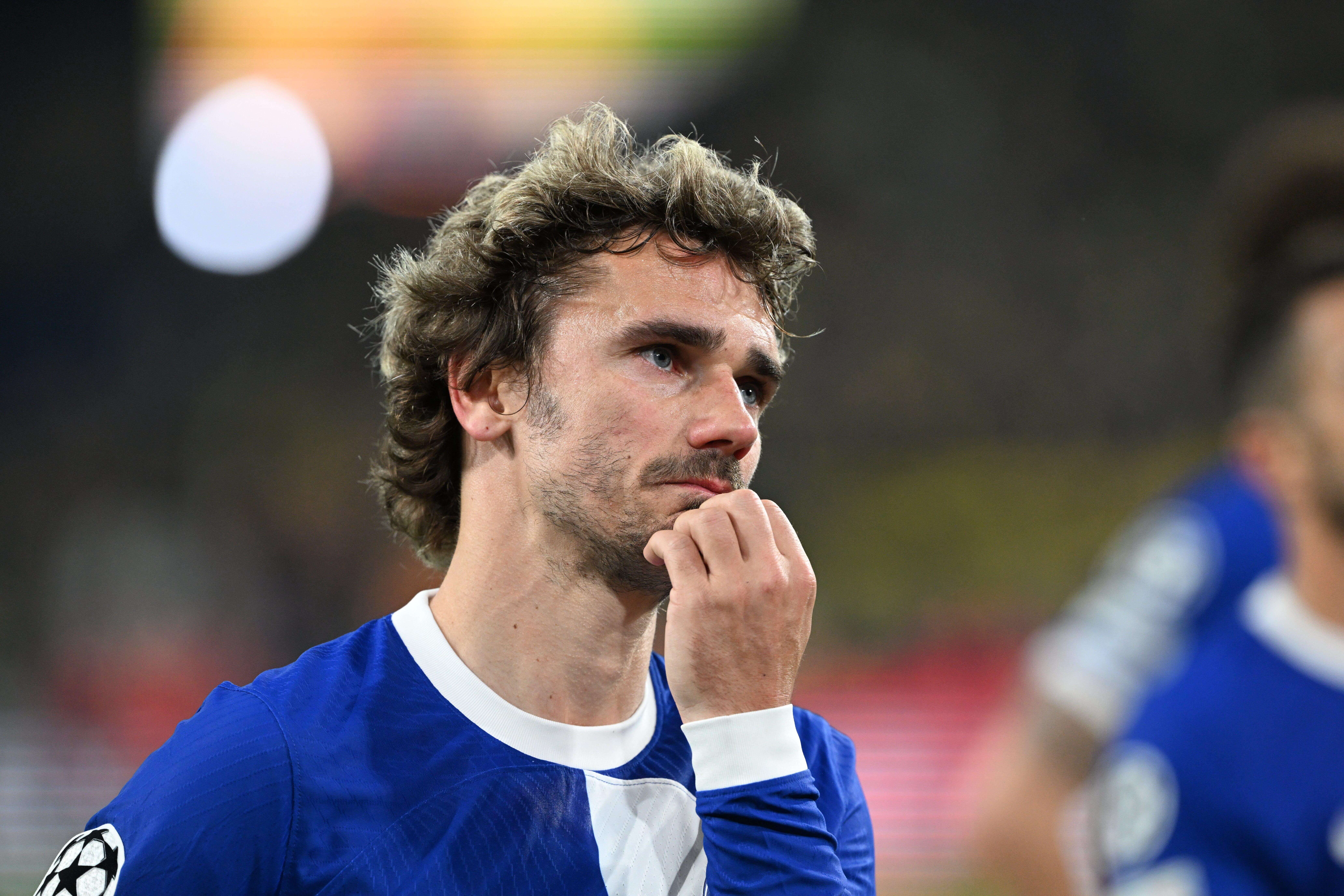 Antoine Griezmann, cabizbajo tras la eliminación del Atlético en Dortmund.