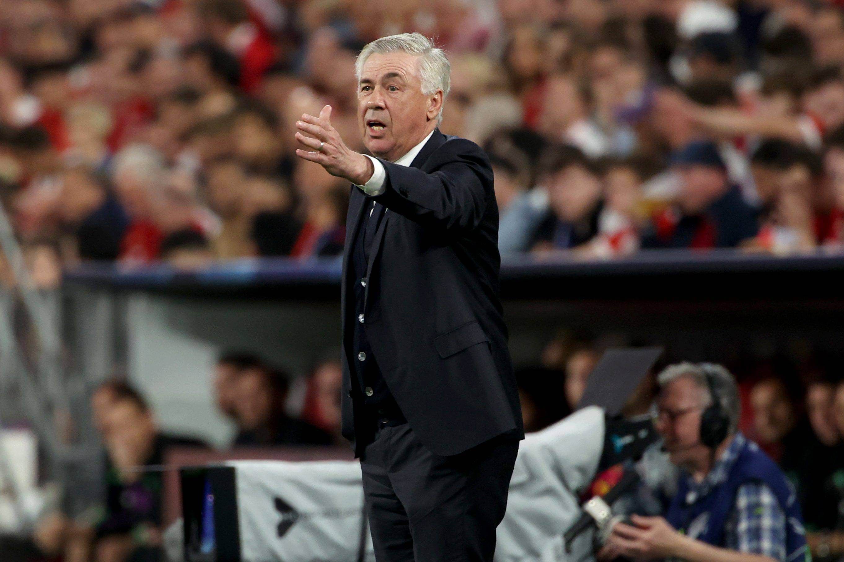  Carlo Ancelotti dando instrucciones en el Bayern-Real Madrid.